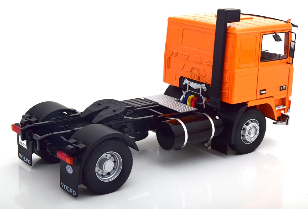 Skala 1/18 Volvo F10 "Deutrans" 1977 Road Kings / KK-scale