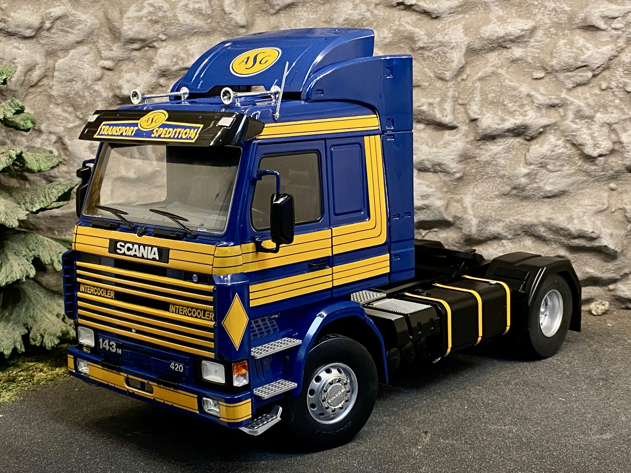 ミニカー　1/18 スカニア 143 トップライン 1987 ASG(ダークブルー×イエロー) [MCG18238] ModelCarGroup 1:18 Scania 143 Topline Truck ASG 1987 blue