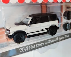 Skala 1/64 Ford Bronco 21' m ext 4x däck & fälg "The hobby shop" fr Greenlight