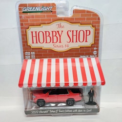 Skala 1/64 Chevrolet Tahoe 21' m Nisse i kostym "The hobby shop" fr Greenlight