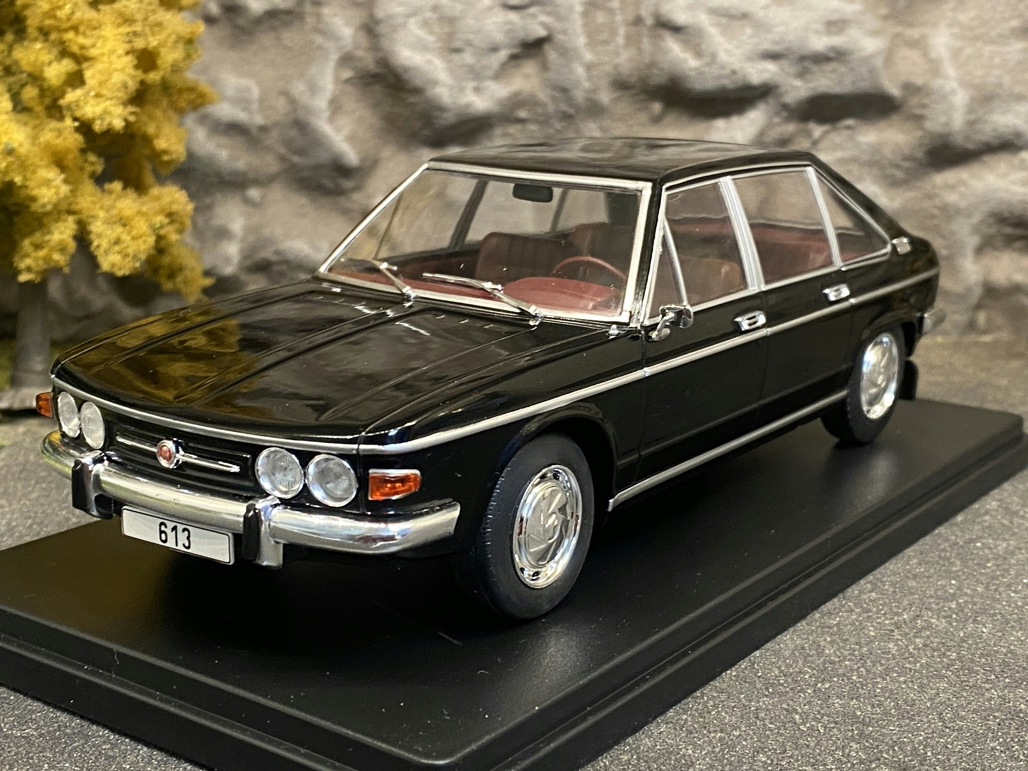 Skala 1/24 Tatra 613, Black fr WhiteBox