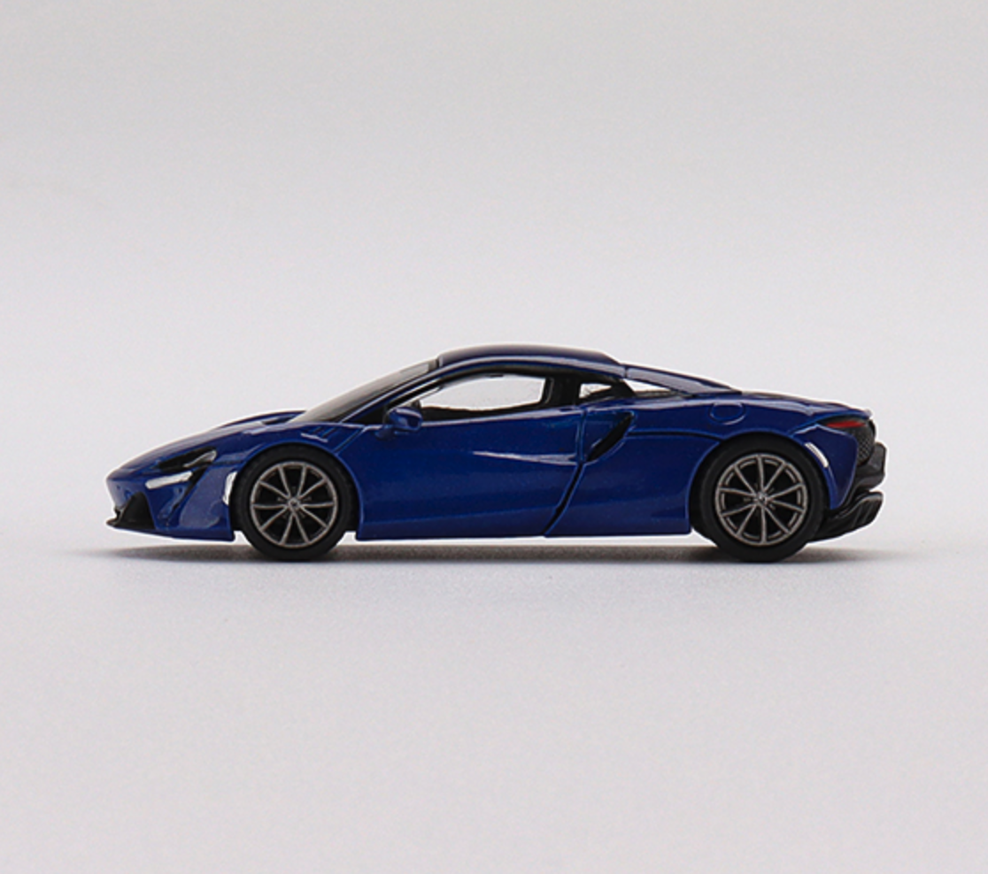 Skala 1/64 - McLaren Artura Volcano Blue fr MINI GT