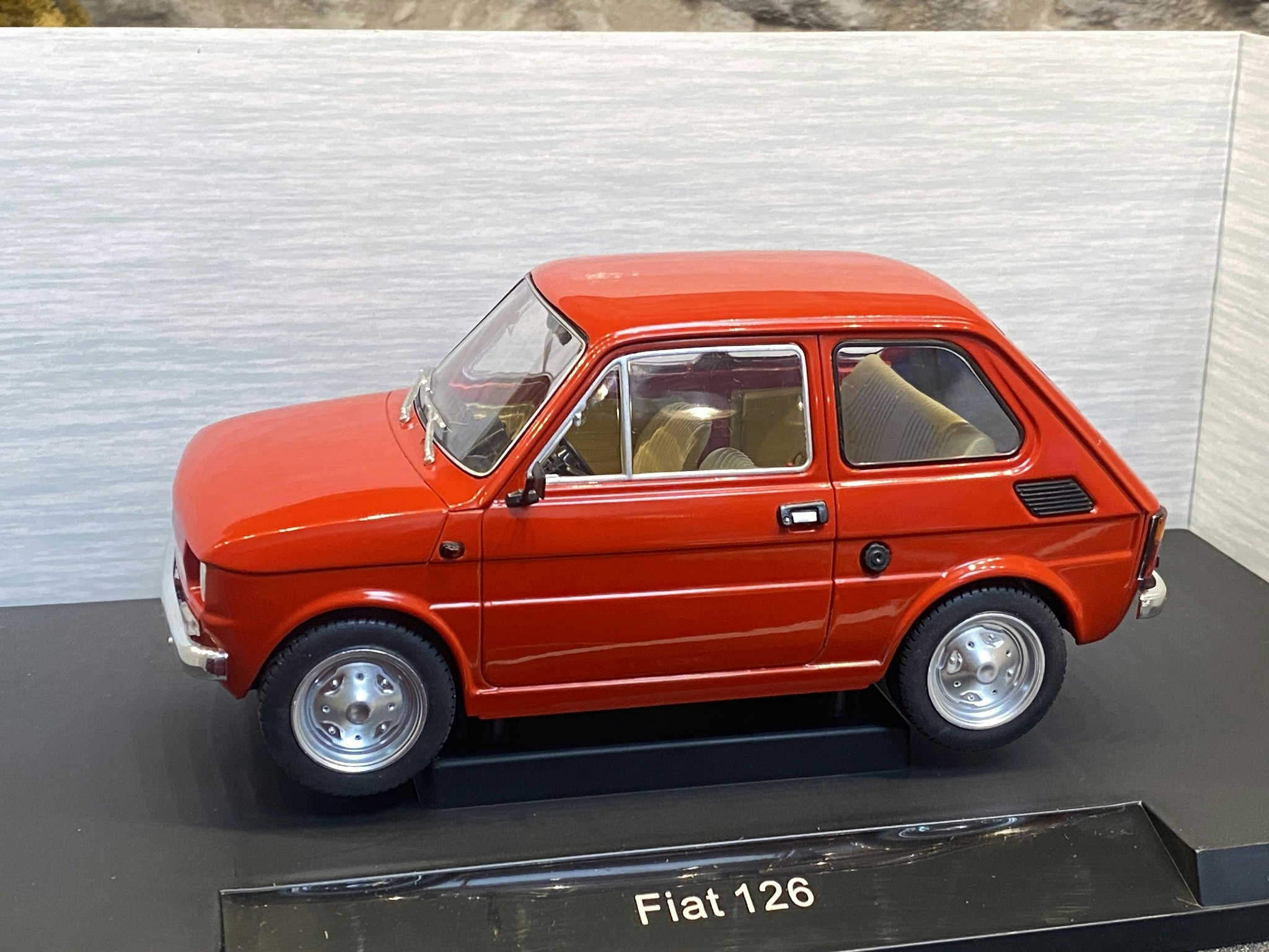 Skala 1/18 Fiat 126, Red fr MCG Model Car Group