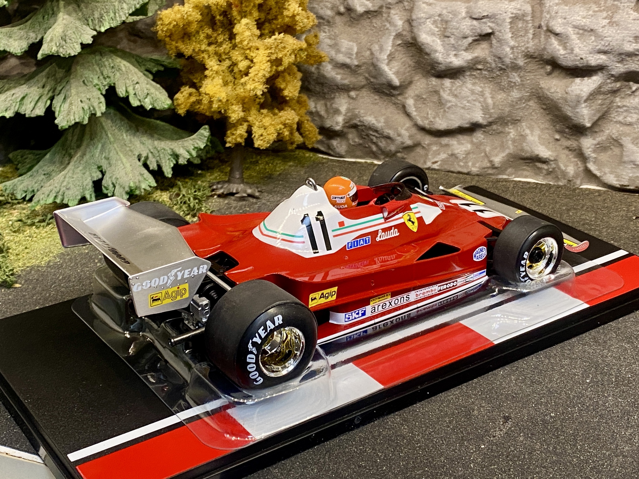 Skala 1/18 Ferrari 312 T2B #11 N.Lauda German GP 1977 fr MCG