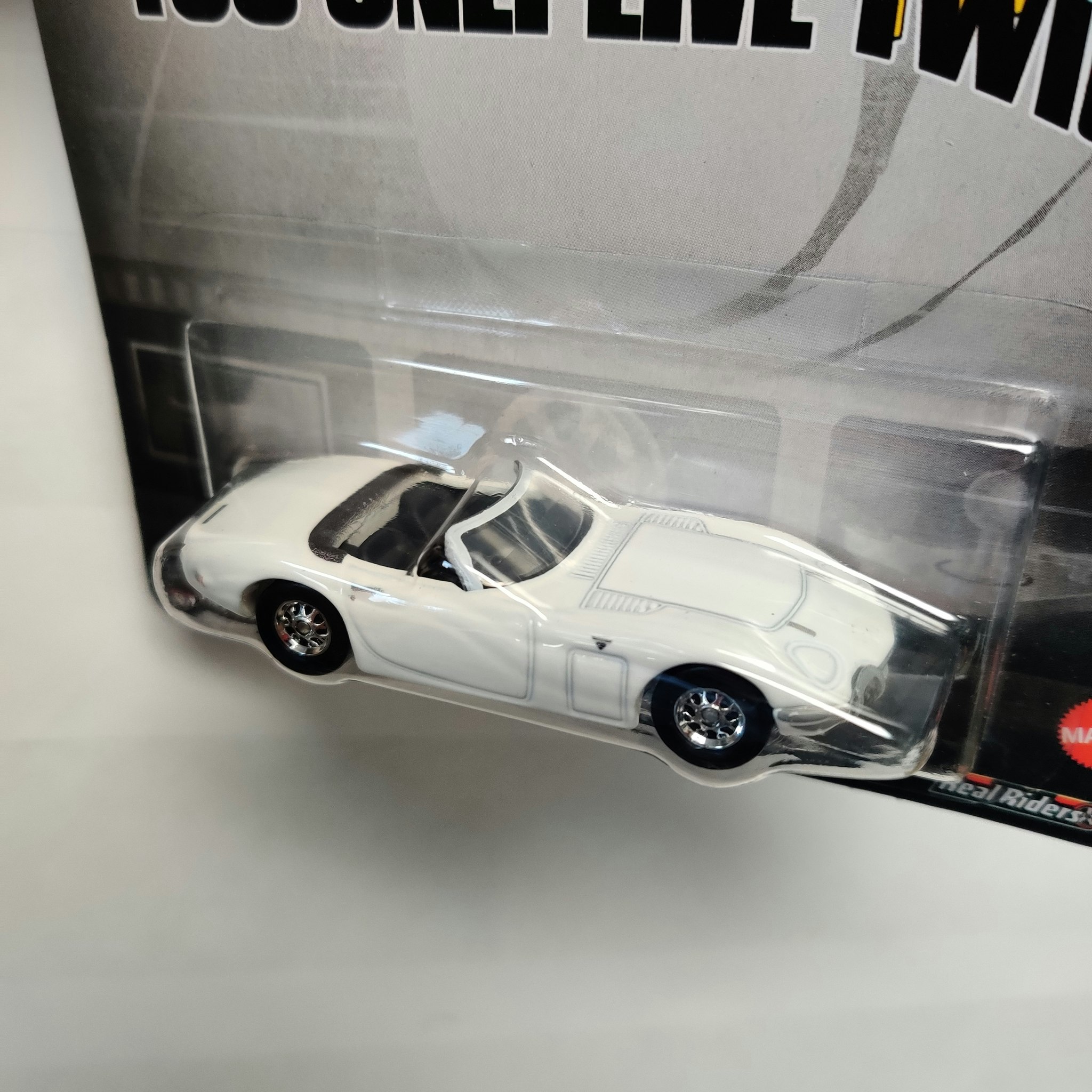 Skala 1/64 Hot Wheels PREMIUM, Toyota 2000GT Roadster, Bond 007 "You only live twice"