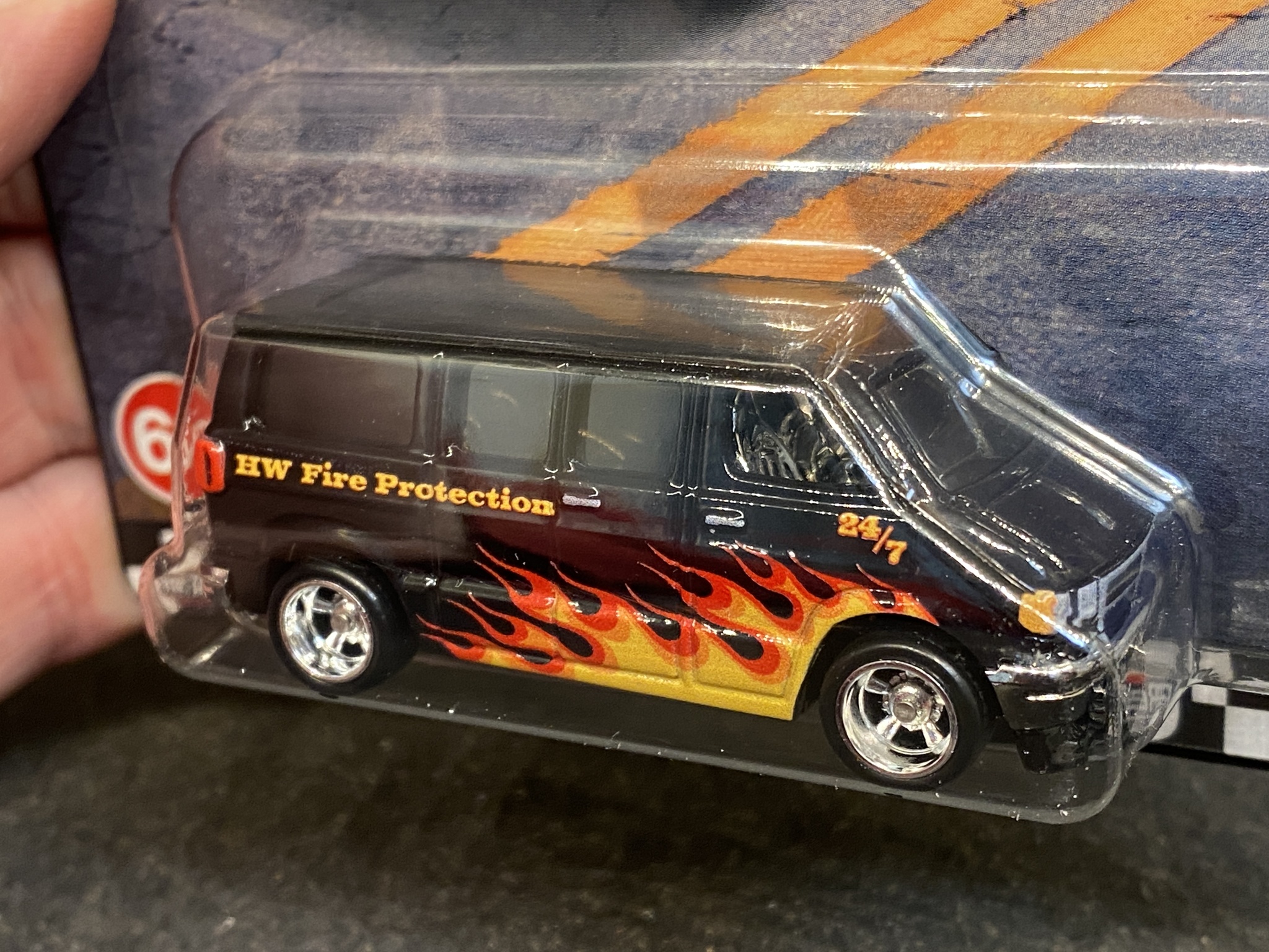 Skala 1/64 HOT WHEELS Premium - Boulevard - Dodge Van w flames