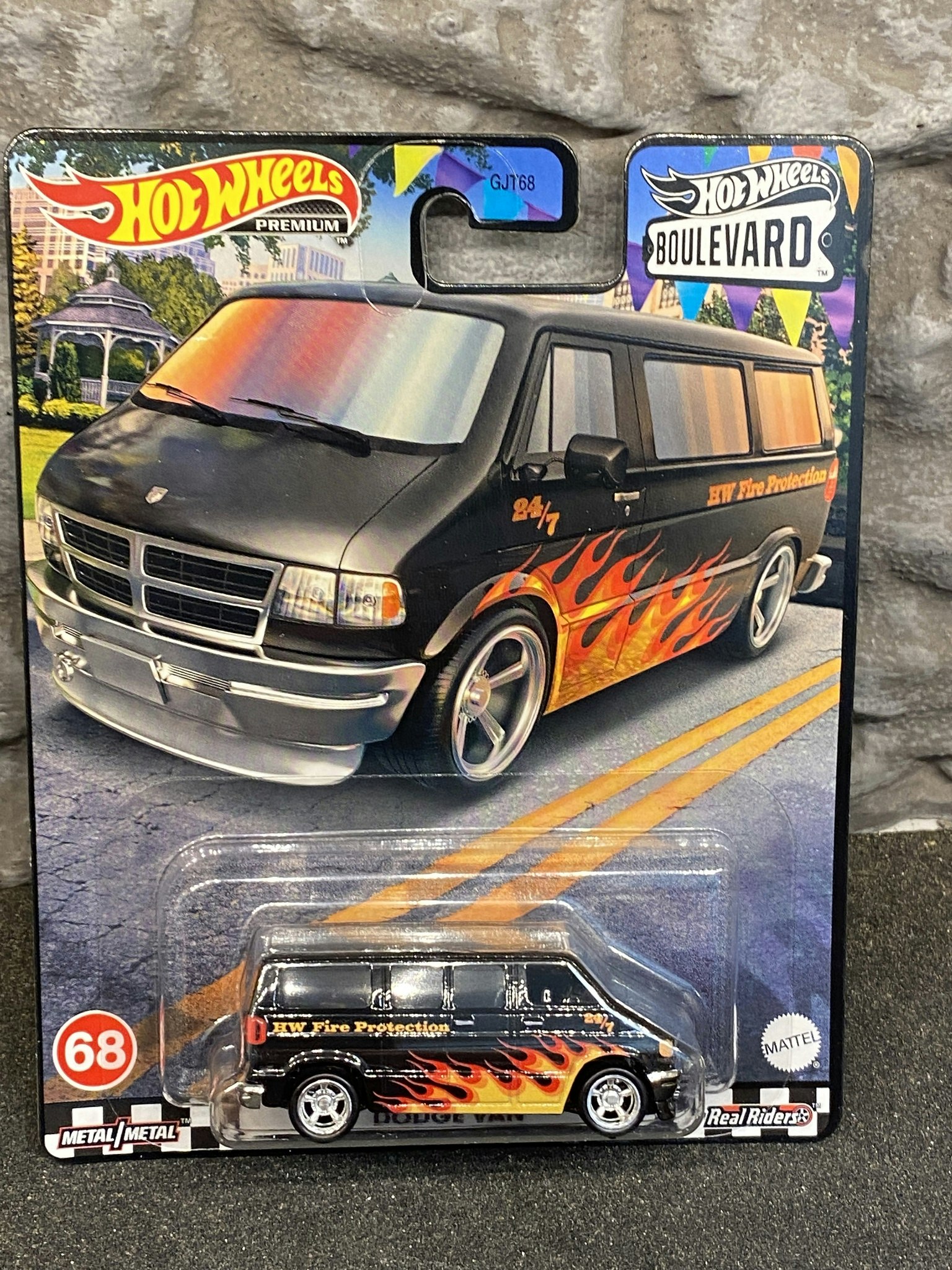 Skala 1/64 HOT WHEELS Premium - Boulevard - Dodge Van w flames