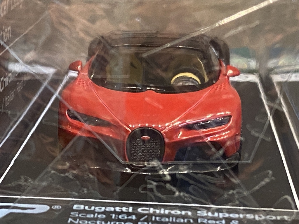 Skala 1/64 - Bugatti Chiron Supersport, Italian Red & Nocture Black fr Poster Cars