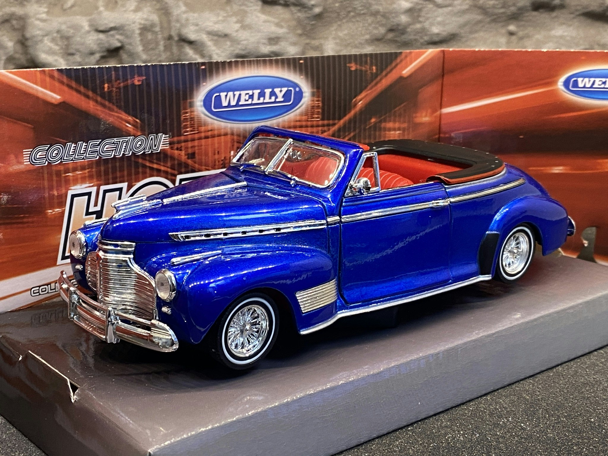 Skala 1/24: Chevrolet Special Deluxe 41' Conv. Blue met. fr Welly Hotrider Collection