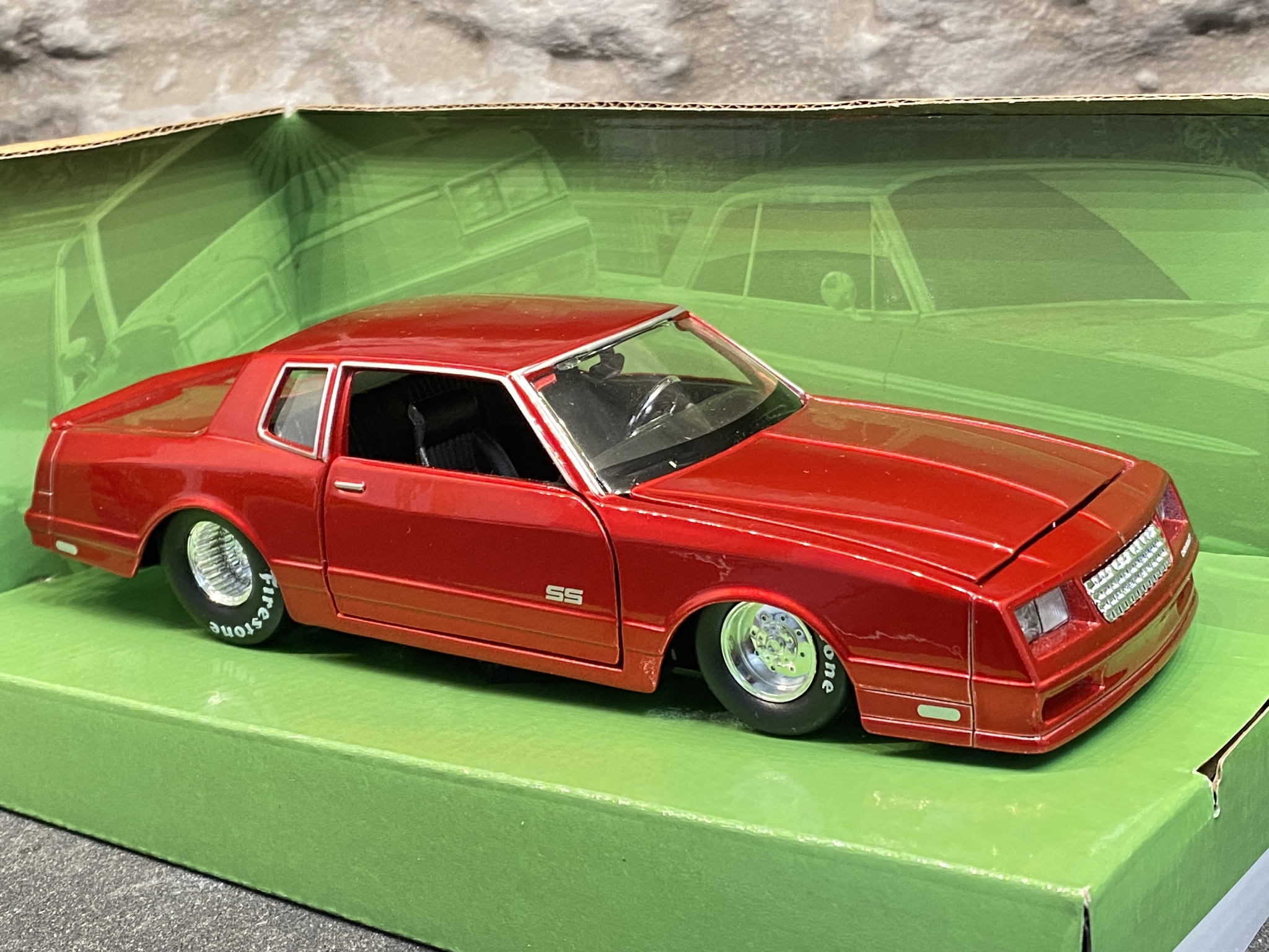 Skala 1/24: 1986 Chevrolet Monte Carlo SS fr Maisto Design "Lowriders"