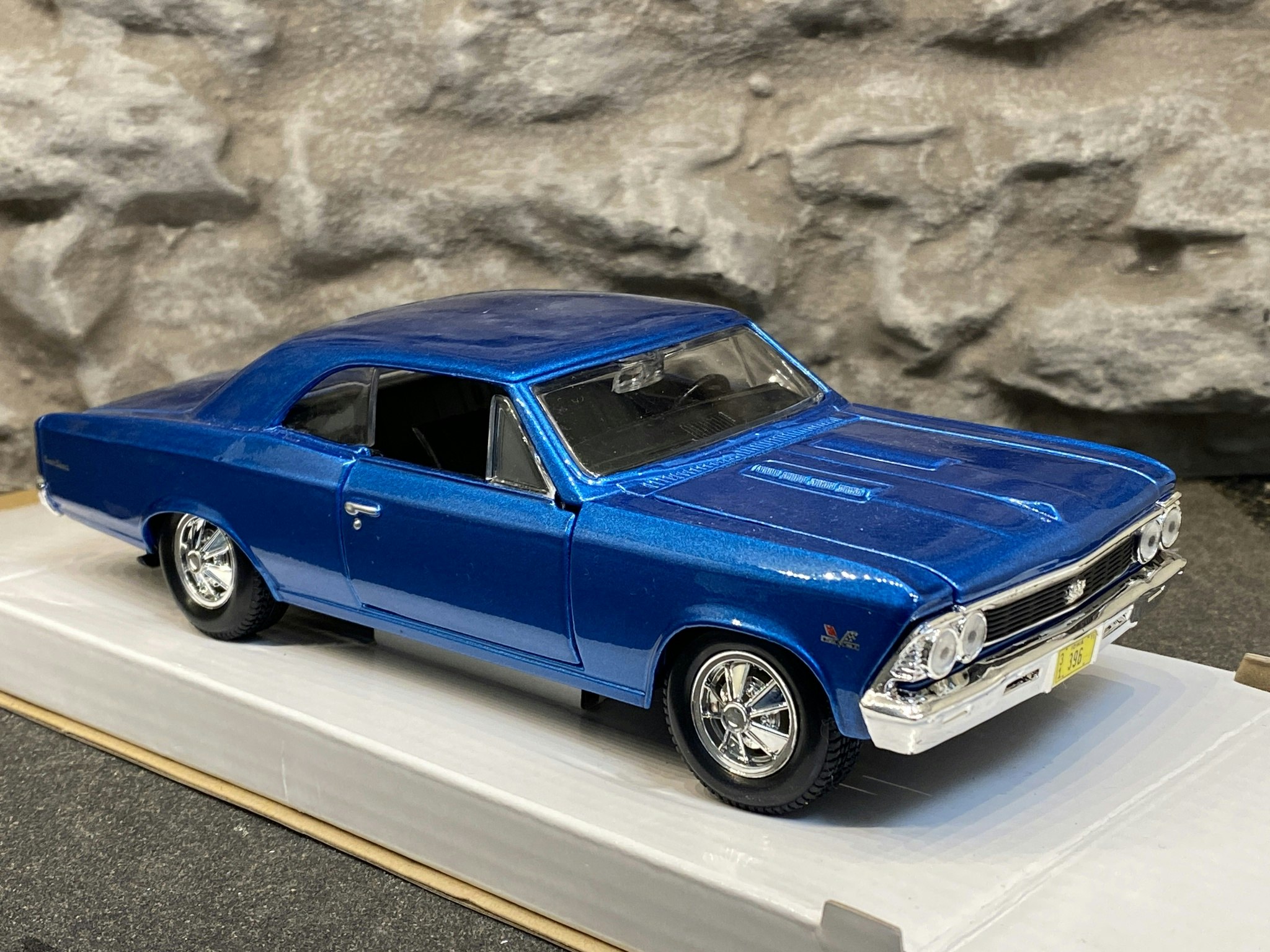 Skala 1/24: 1966 Chevrolet Chevelle SS 396 fr Maisto Special Edition - Skadad kartong