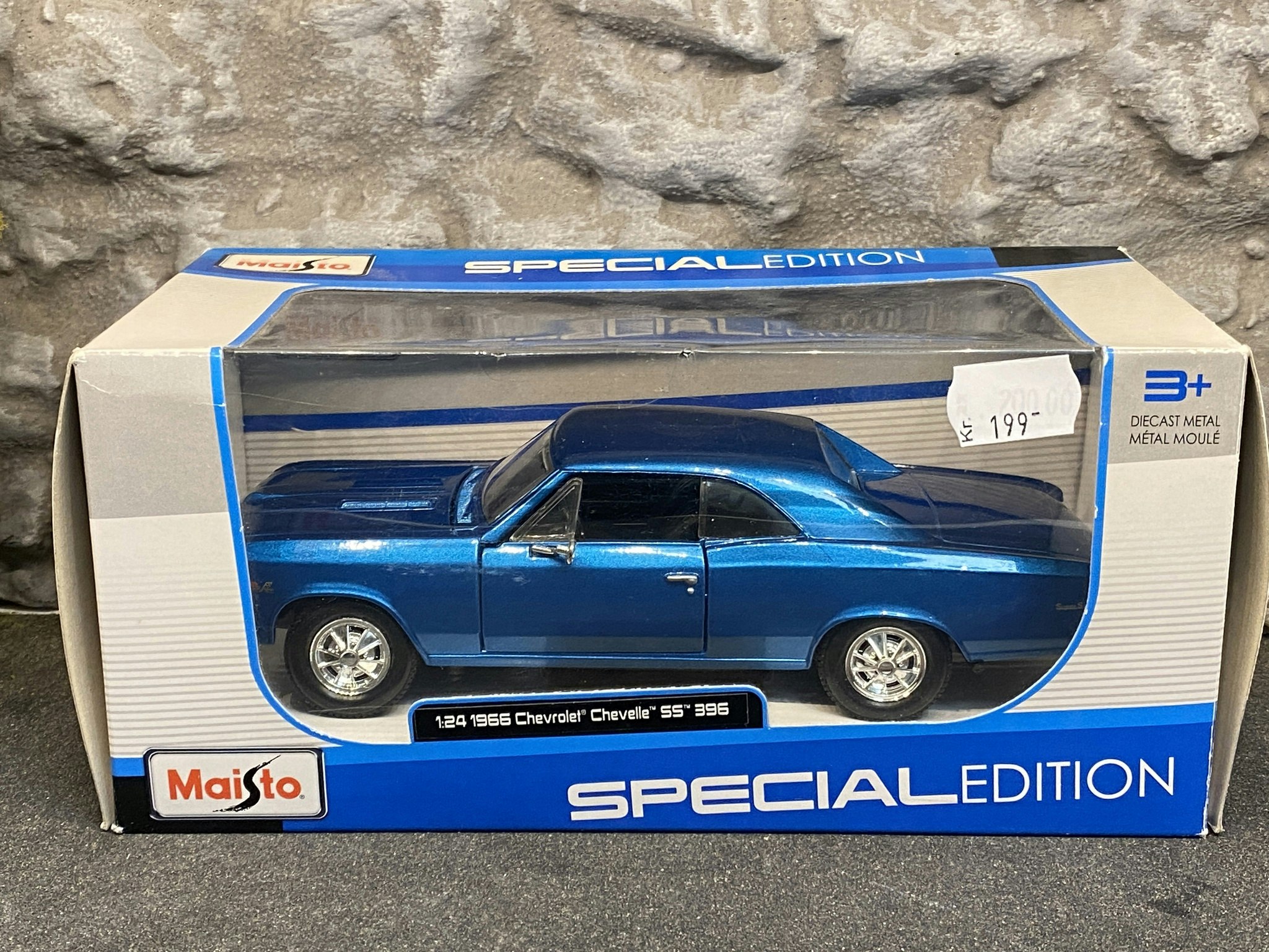 Skala 1/24: 1966 Chevrolet Chevelle SS 396 fr Maisto Special Edition - Skadad kartong