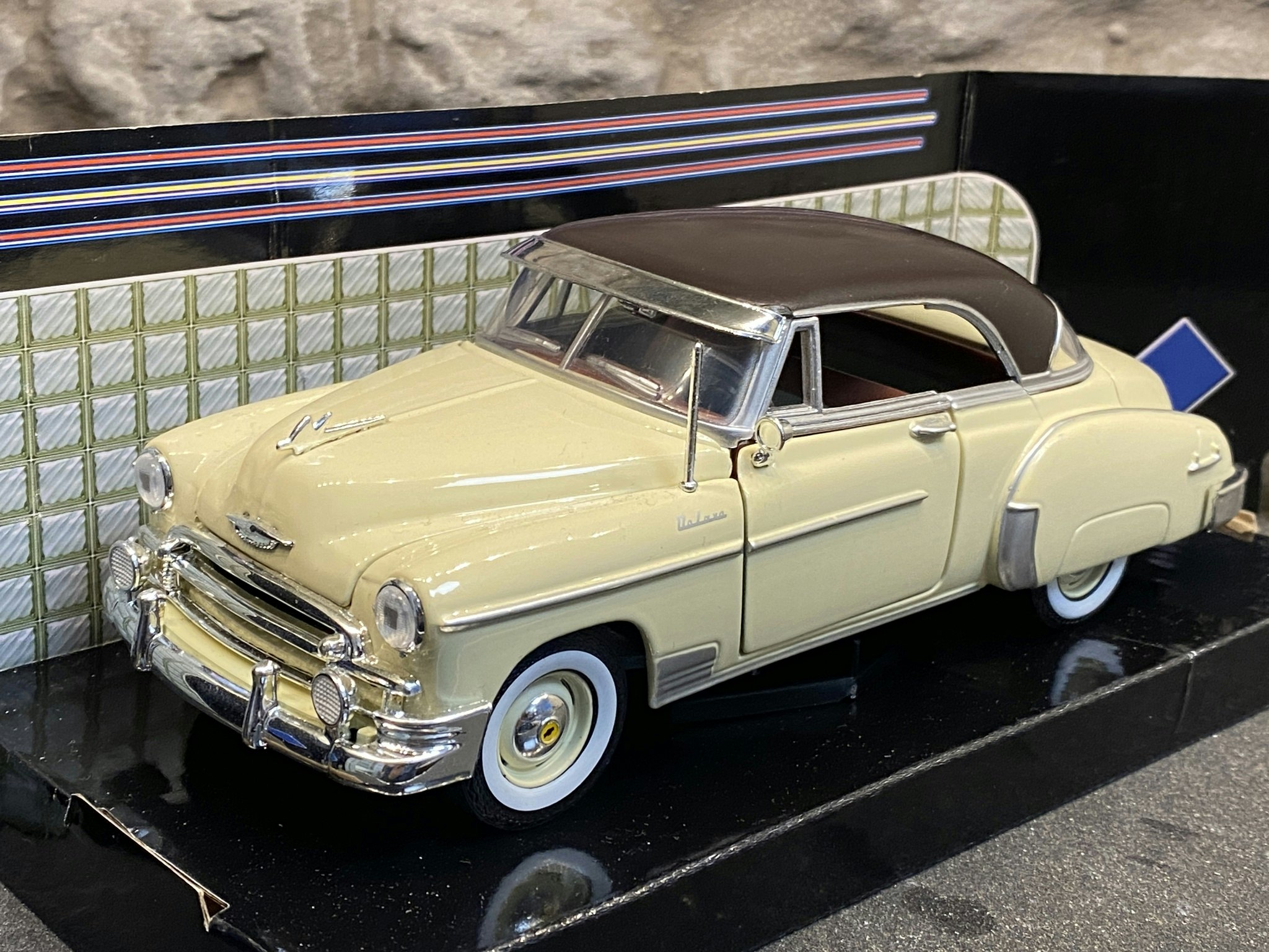 Skala 1/24: 1950 Chevy Bel Air fr MotorMax "American Classics"