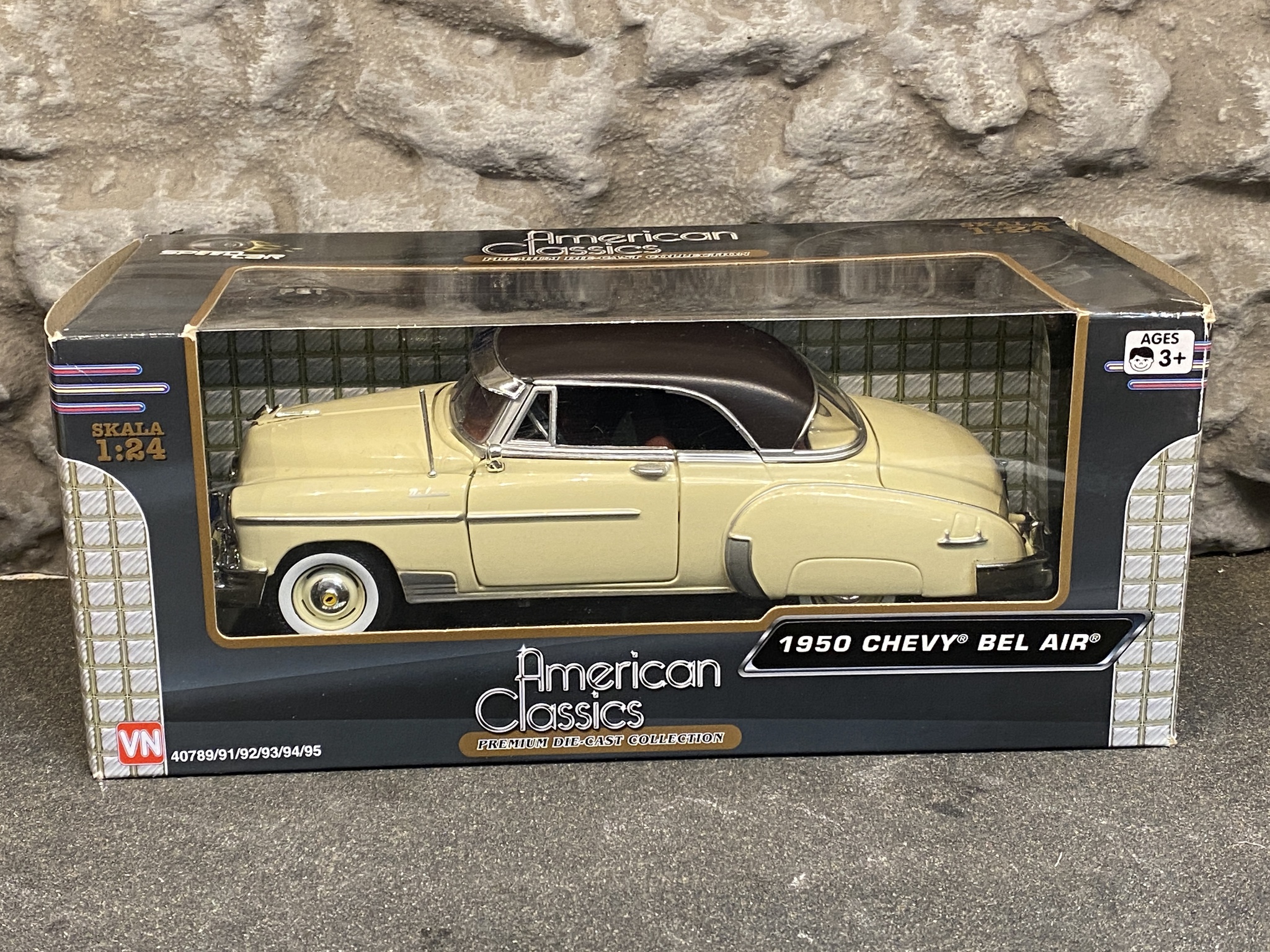 Skala 1/24: 1950 Chevy Bel Air fr MotorMax "American Classics"