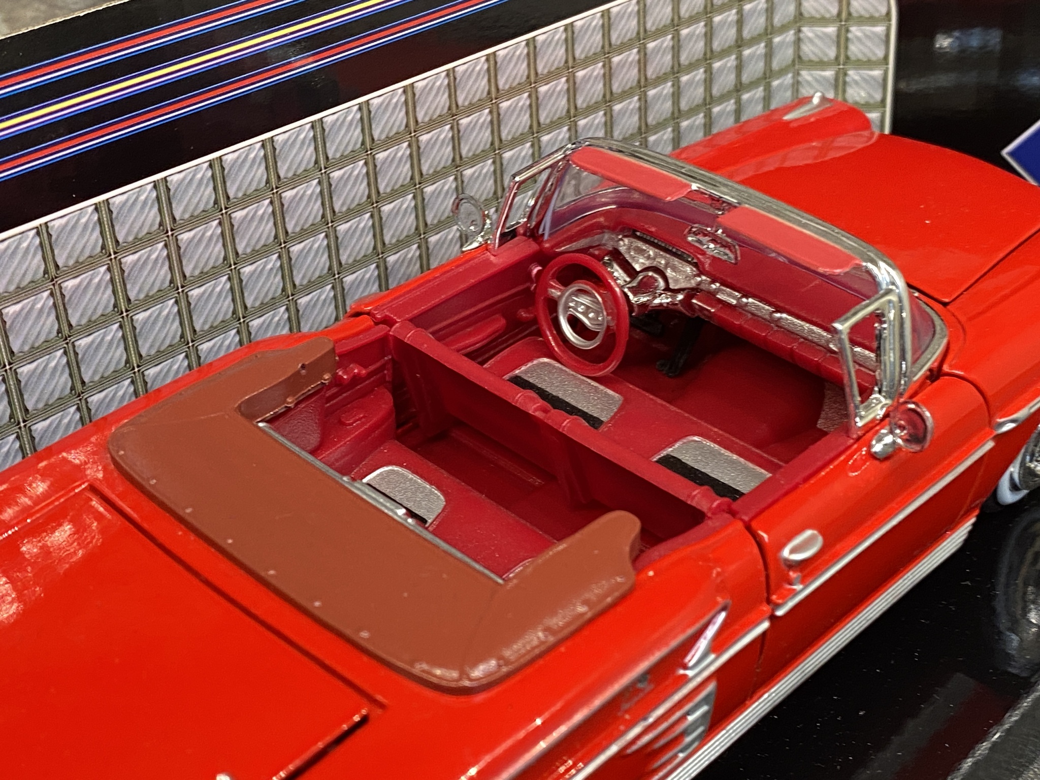Skala 1/24: 1958 Chevrolet Impala, Red fr MotorMax "American Classics"