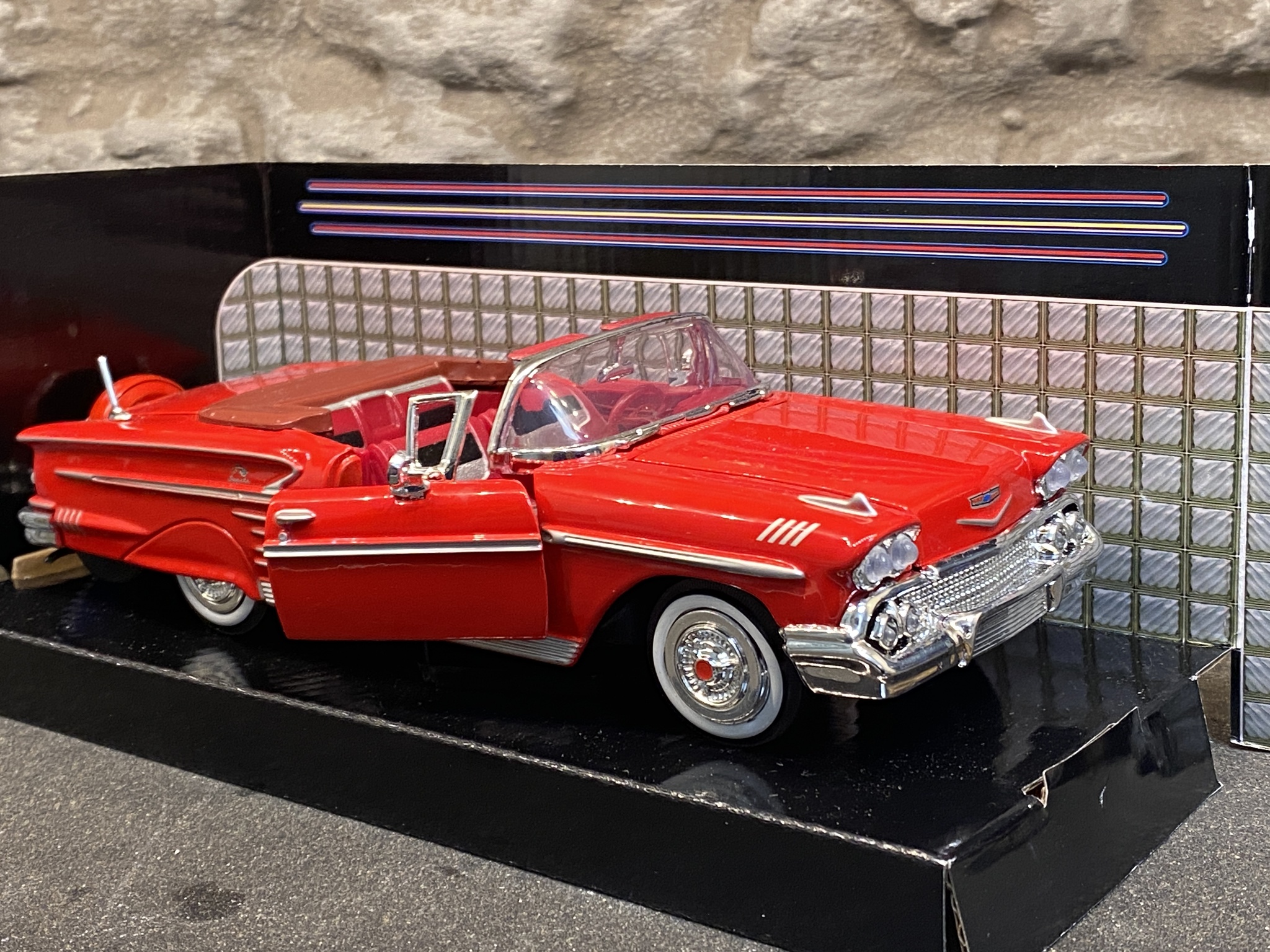 Skala 1/24: 1958 Chevrolet Impala, Red fr MotorMax "American Classics"