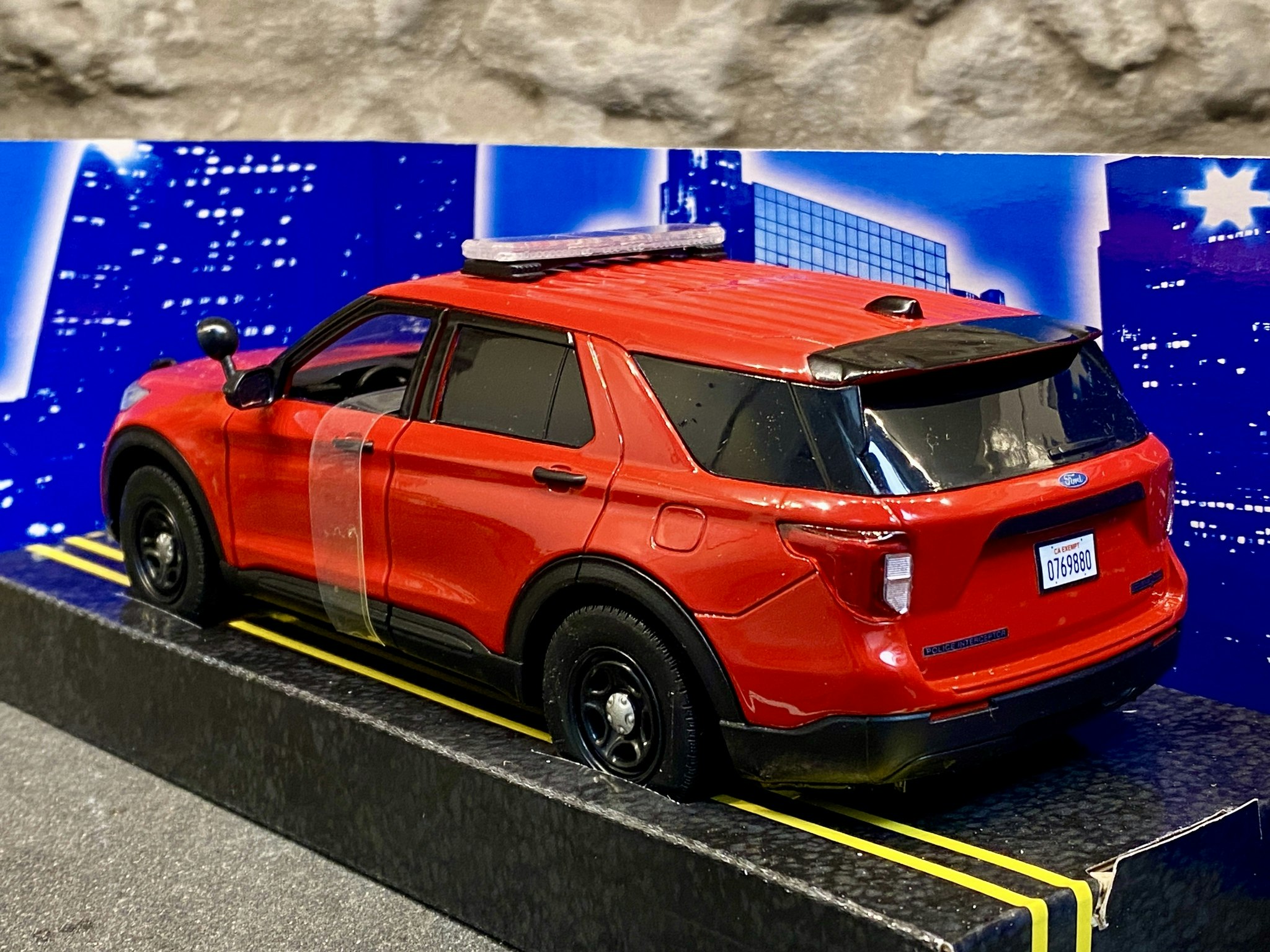 Skala 1/24: 2022 Ford Police Interceptor Utility, Red fr Motormax