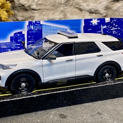 Skala 1/24: 2022 Ford Police Interceptor Utility, White fr Motormax