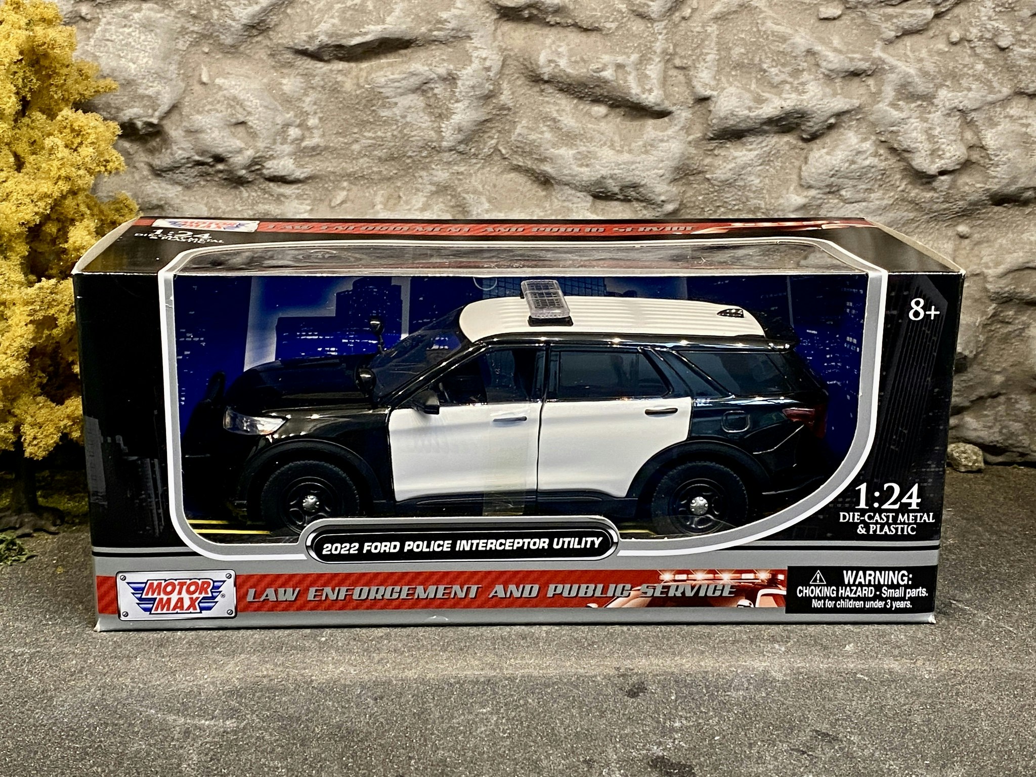 Skala 1/24: 2022 Ford Police Interceptor Utility, Black/White fr Motormax