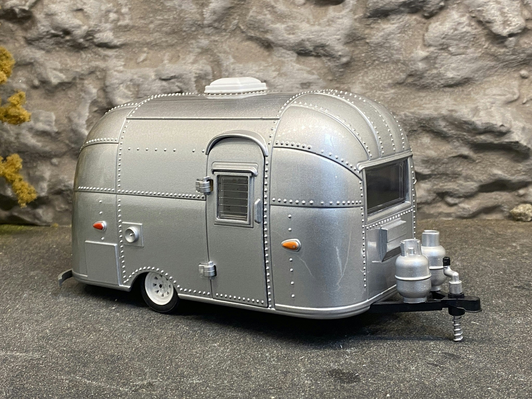 Skala 1/24 Husvagn Airstream 16' Bambi fr Greenlight