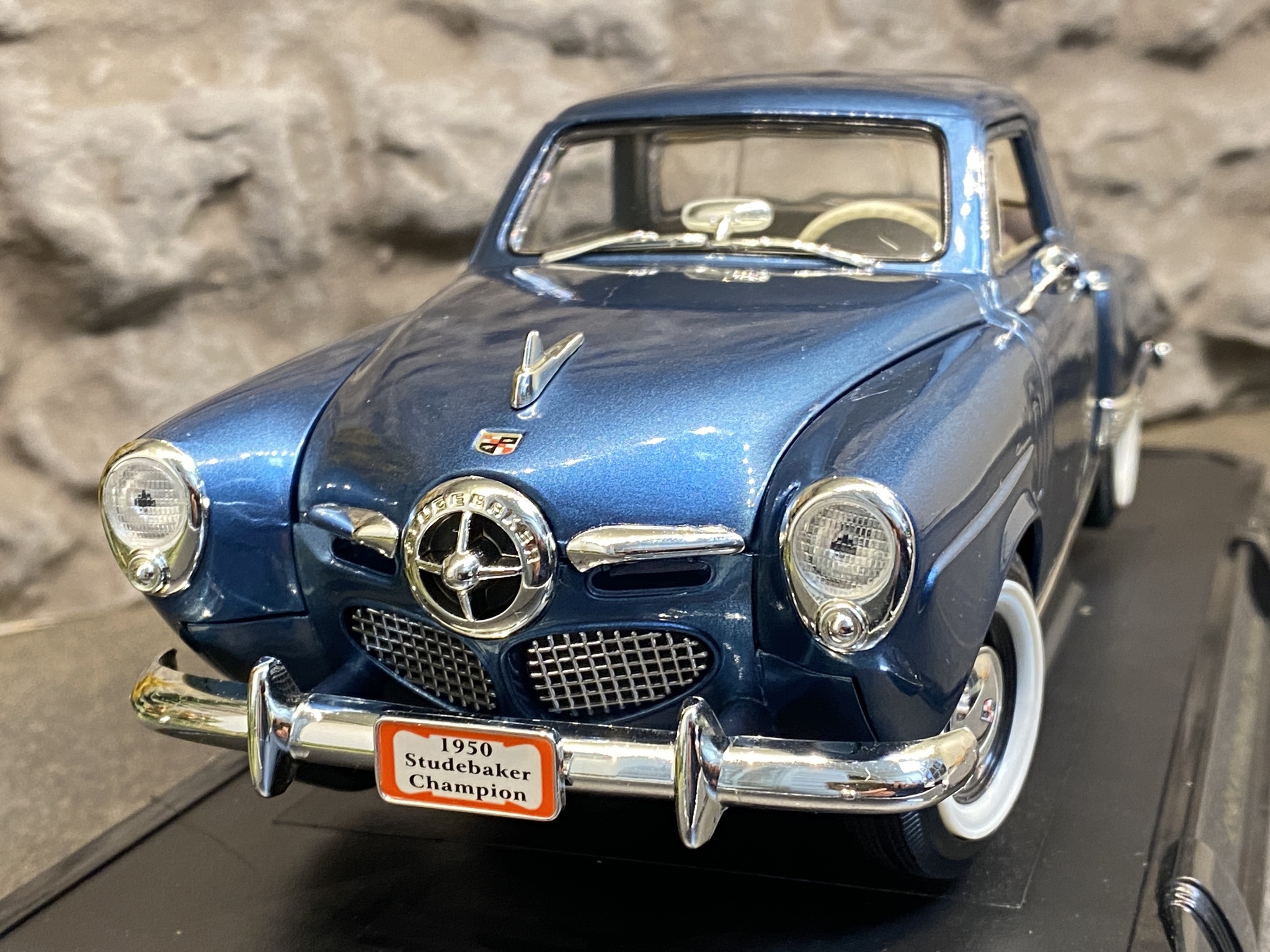Skala 1/18 Studebaker Champion 50' blue fr Lucky Diecast "Road Signature Collection"