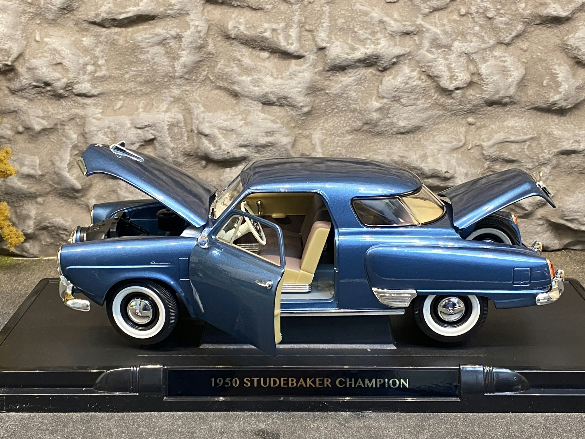 Skala 1/18 Studebaker Champion 50' blue fr Lucky Diecast "Road Signature Collection"