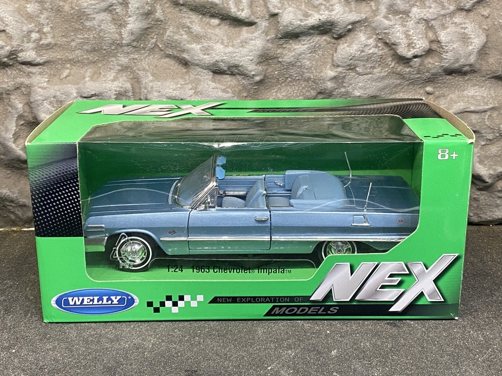 Skala 1/24: Chevrolet Impala Conv. 63', Light blue fr Welly Nex Models