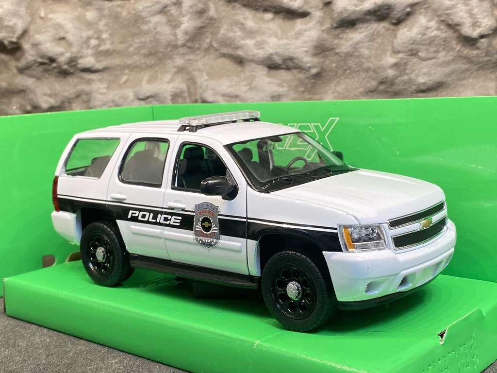 Skala 1/24: Chevrolet Tahoe 2008' Police fr Welly Nex Models