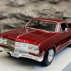 Skala 1/24: 1965 Chevrolet El Camino, Red fr Maisto Special Edition