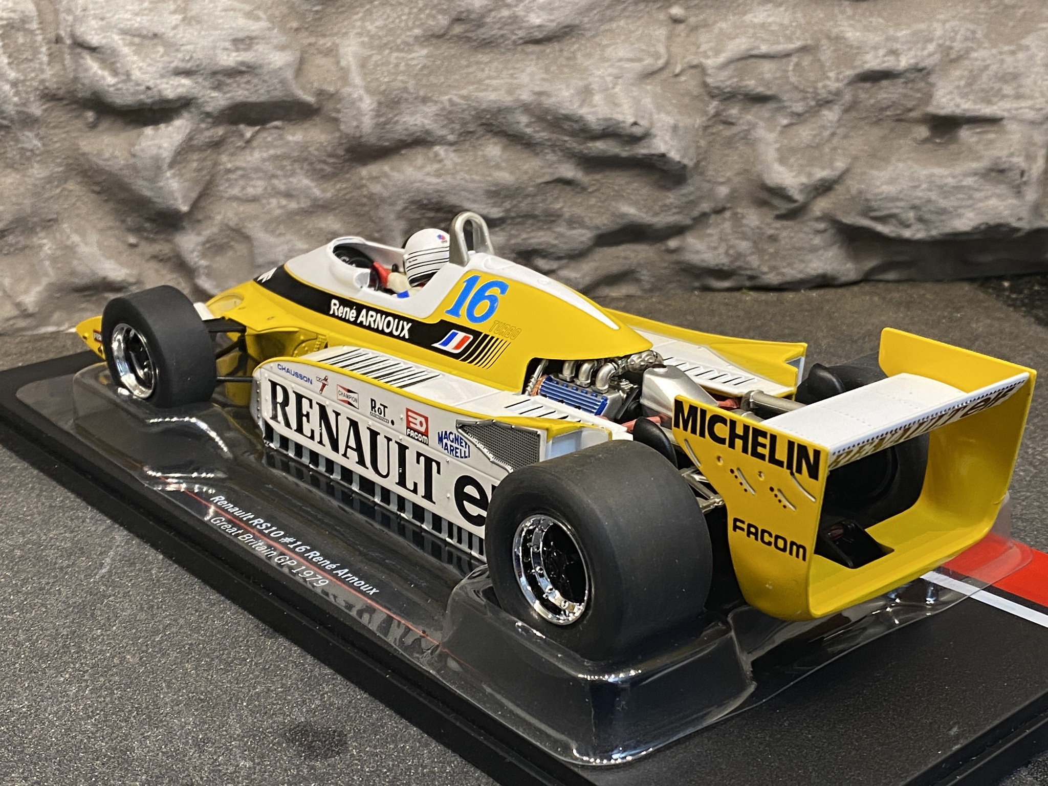 Skala 1/18 Renault RS10 #16 Rene Arnoux Great Britain GP 1979 fr MCG