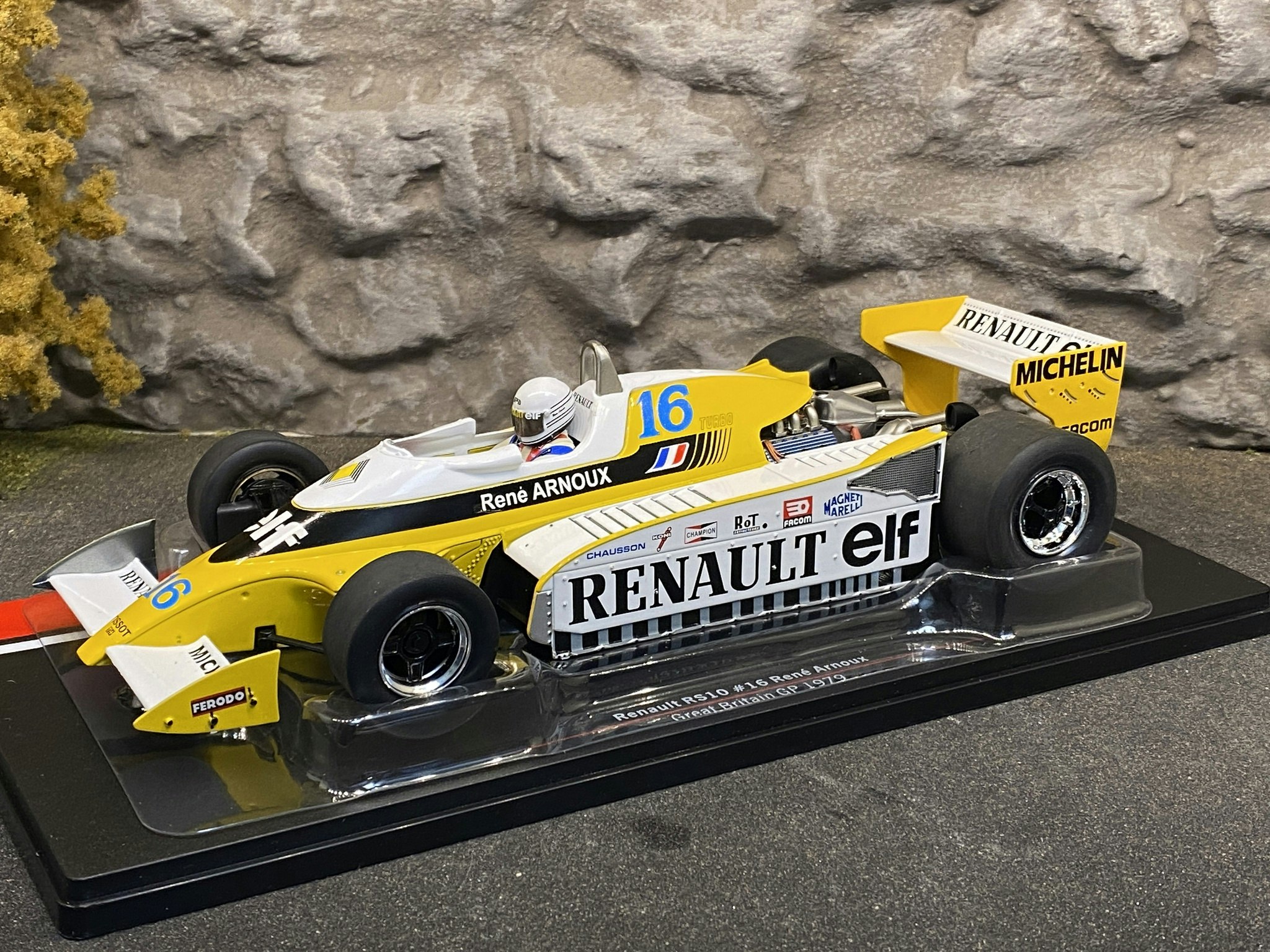 Skala 1/18 Renault RS10 #16 Rene Arnoux Great Britain GP 1979 fr MCG