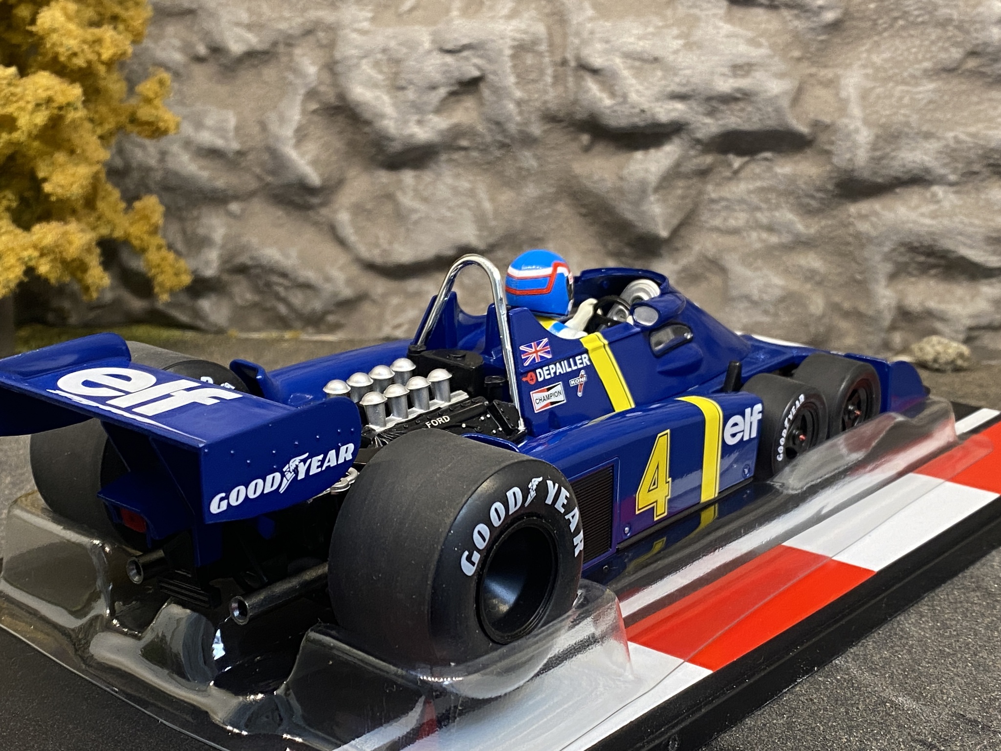 Skala 1/18 Tyrell Ford P34-2  #4  P.Depailler, Swedish GP 1976 fr MCG