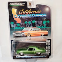 Skala 1/64 Chevrolet Monte Carlo 70' "California LowRiders" grön fr Greenlight