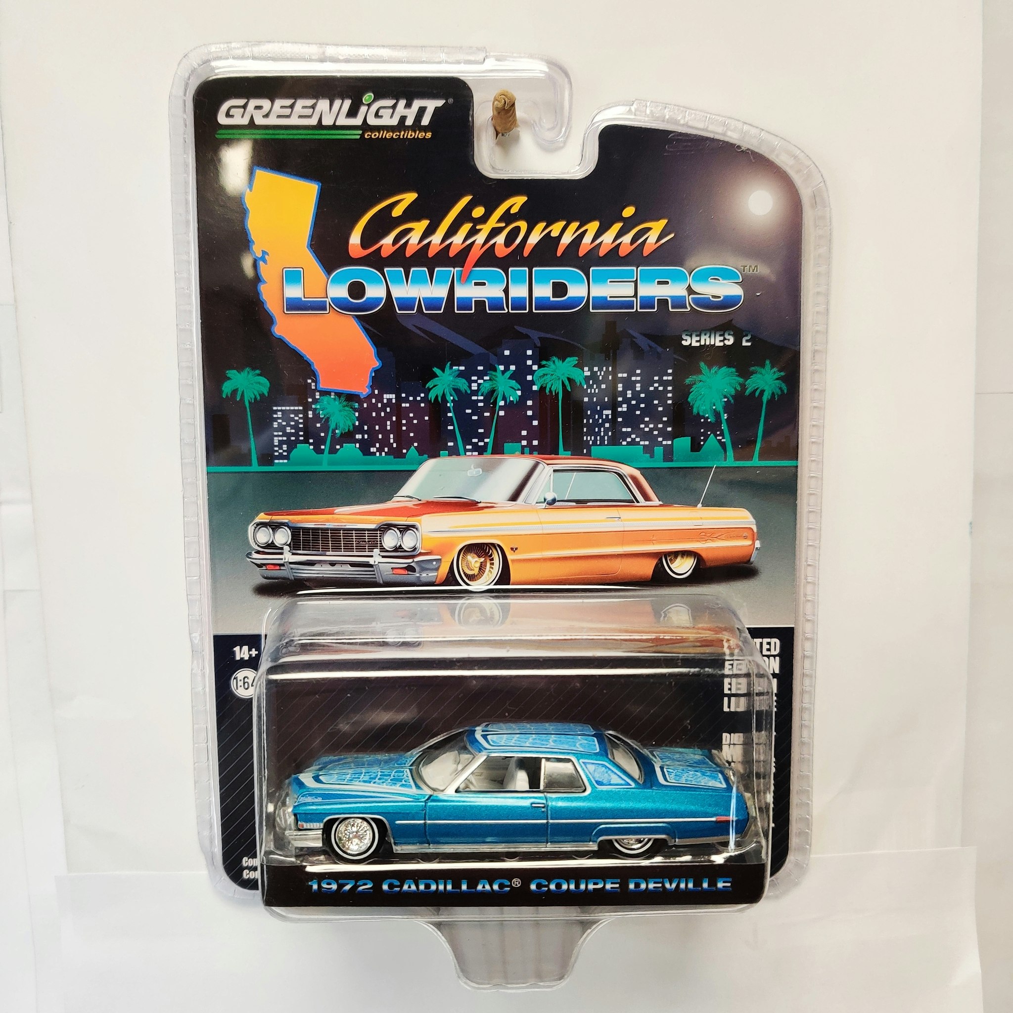 Skala 1/64 Cadillac Coupe DeVille 72' "California LowRiders" blå fr Greenlight