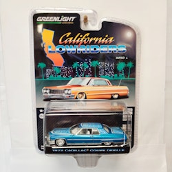 Skala 1/64 Cadillac Coupe DeVille 72' "California LowRiders" blå fr Greenlight