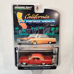 Skala 1/64 Chevrolet Impala 64' "California LowRiders" röd  fr Greenlight