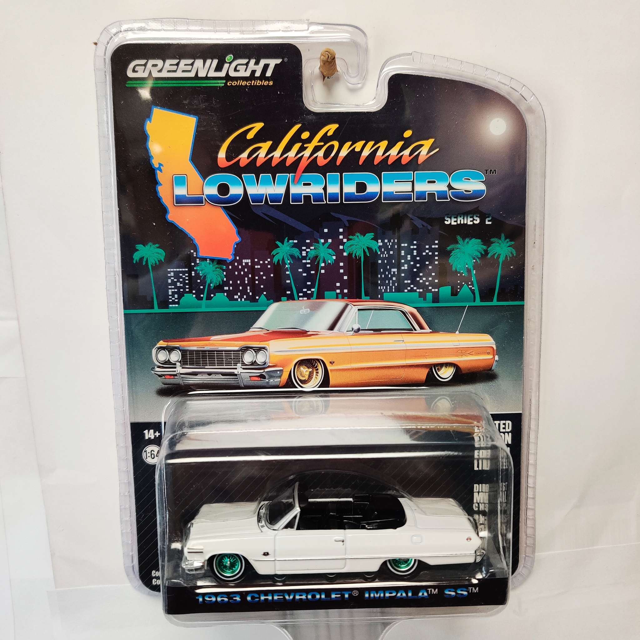 Skala 1/64 Chevrolet Impala SS 63' "California LowRiders" vit fr Greenlight Green.Ed