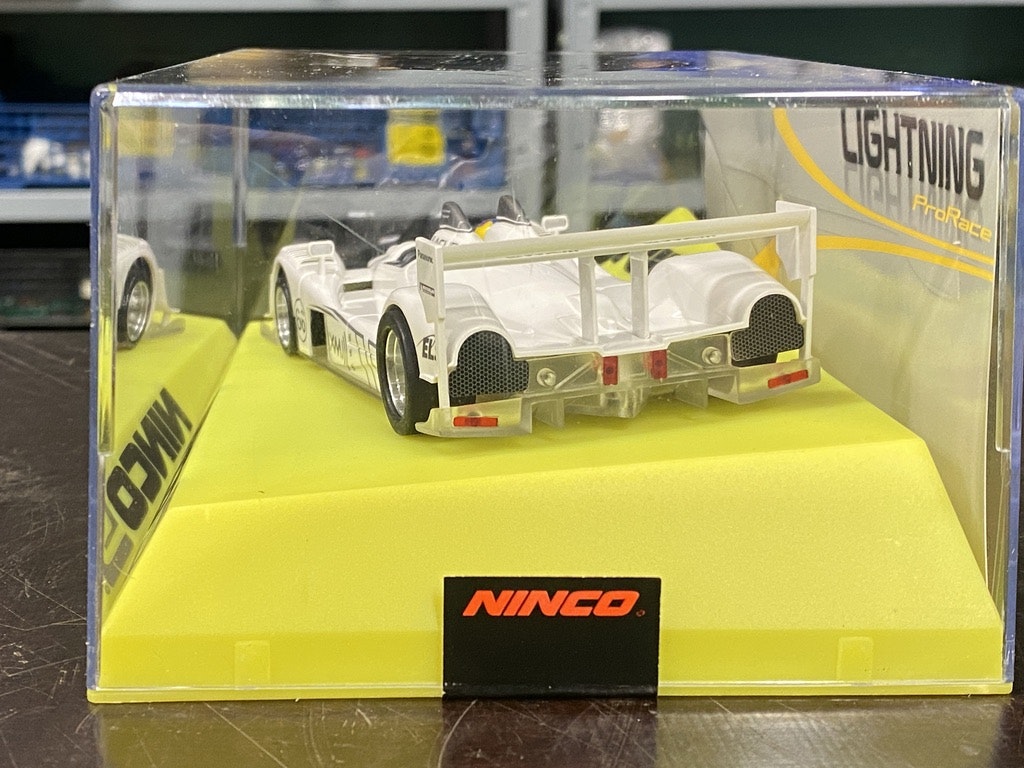 Skala 1/32 Analog NINCO Bil till Bilbana: Ninco Acura LMP2 No.66 (((XM))) Lightning White