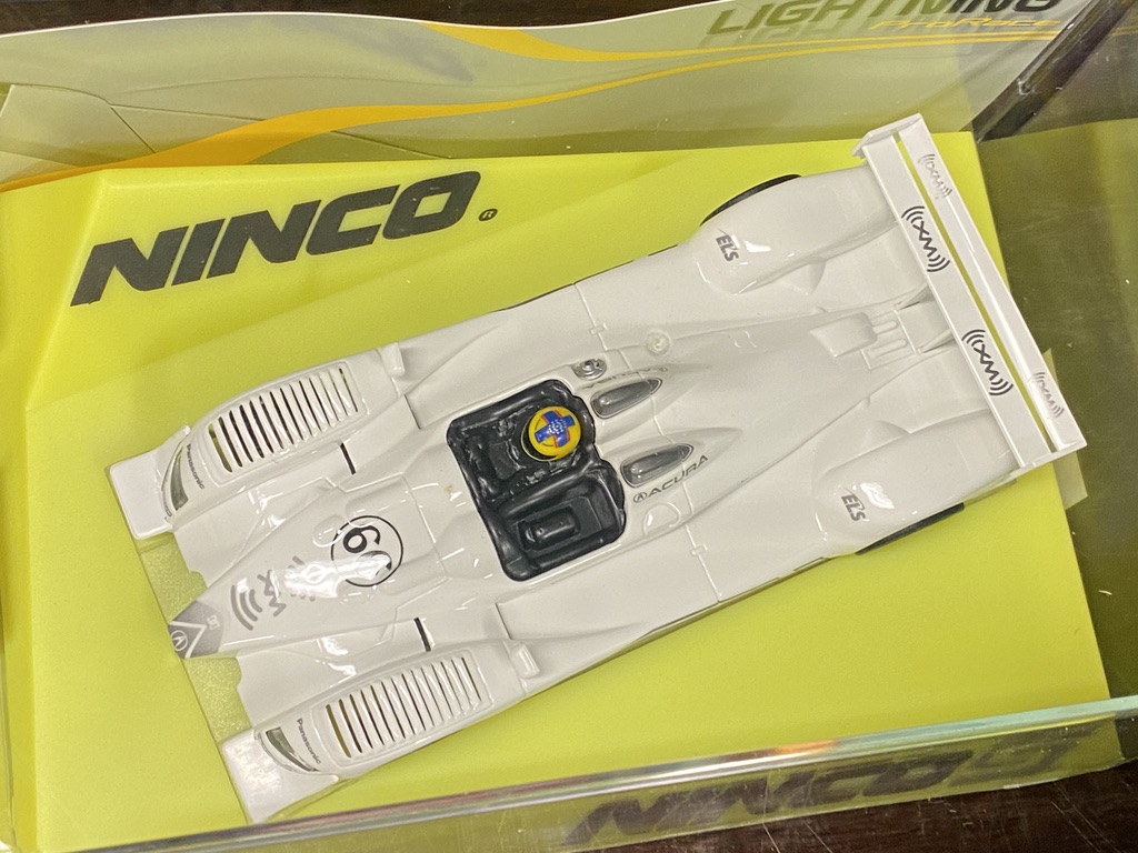 Skala 1/32 Analog NINCO Bil till Bilbana: Ninco Acura LMP2 No.66 (((XM))) Lightning White