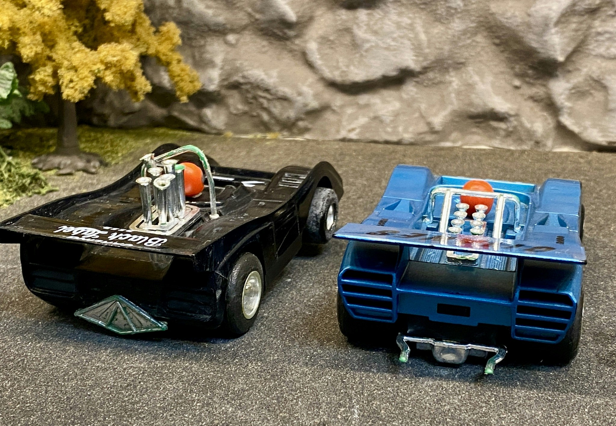 Skala 1/32 Polistil Analoge slotcars: 2 pcs Used/Begagnade 1 Blå/Blue & 1 Svart/Black