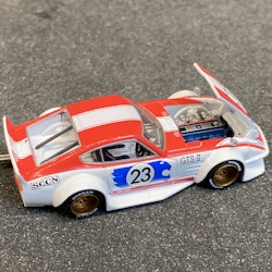 Skala 1/64 - Datsun Fairlady Z, white/red #23 (KHMG046) KAIDO fr MINI GT
