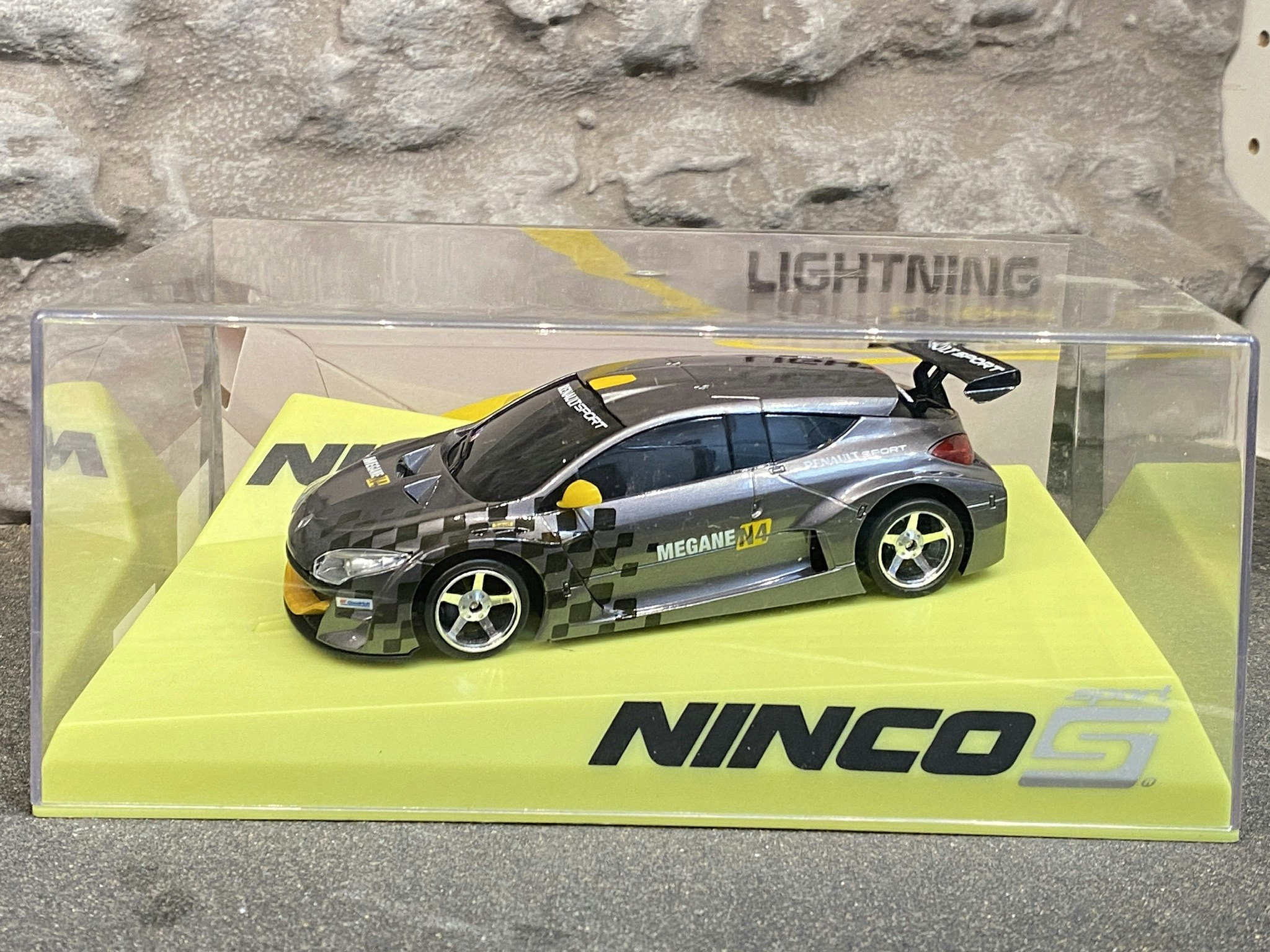 Skala 1/32 Analog Bil till Bilbana: Renault Megane Thropy 09 N4 Lightning fr NINCO