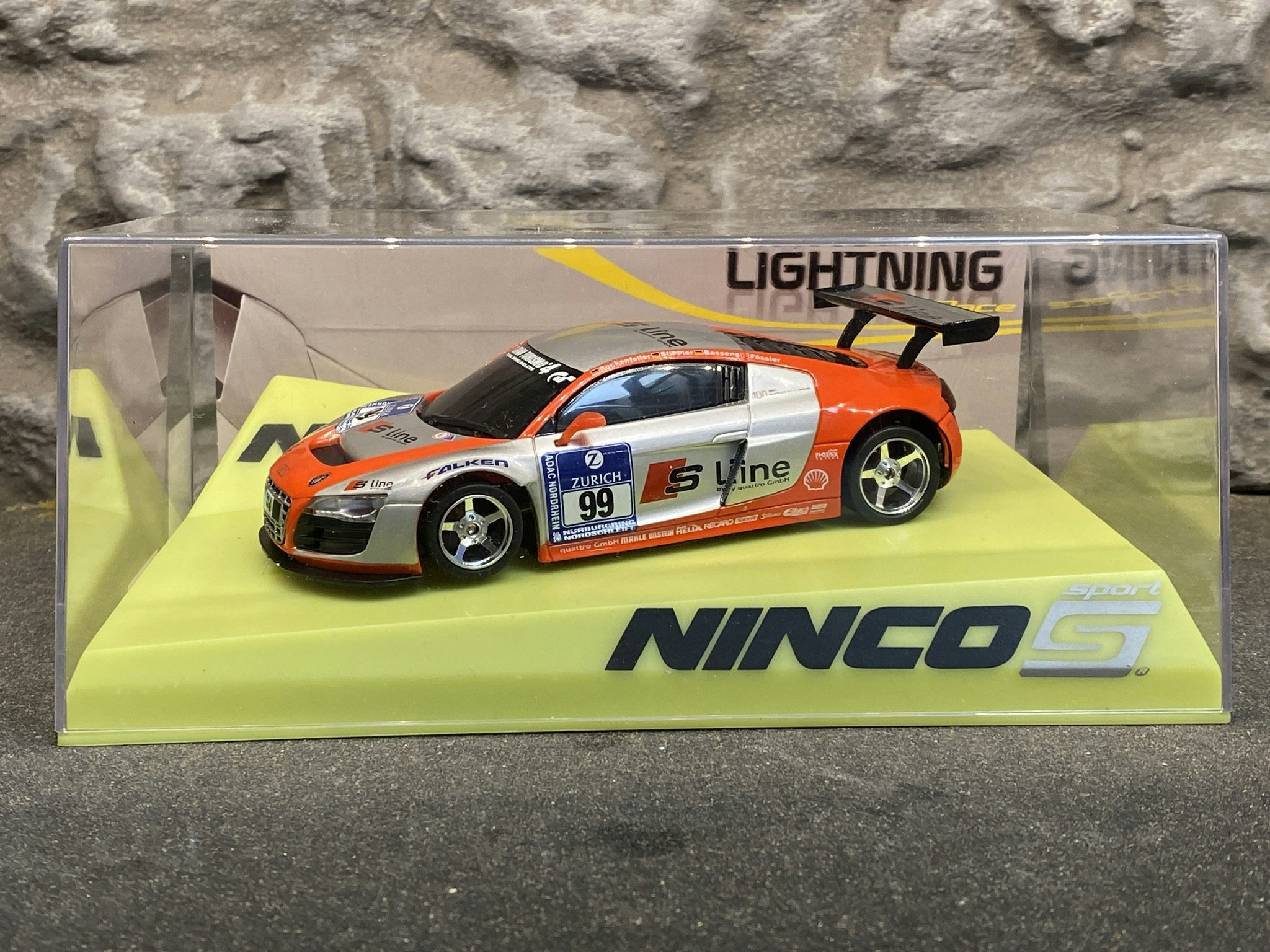 Skala 1/32 Analog Bil till Bilbana: AudiR8 GT3 S-Line, Lightning fr NINCO