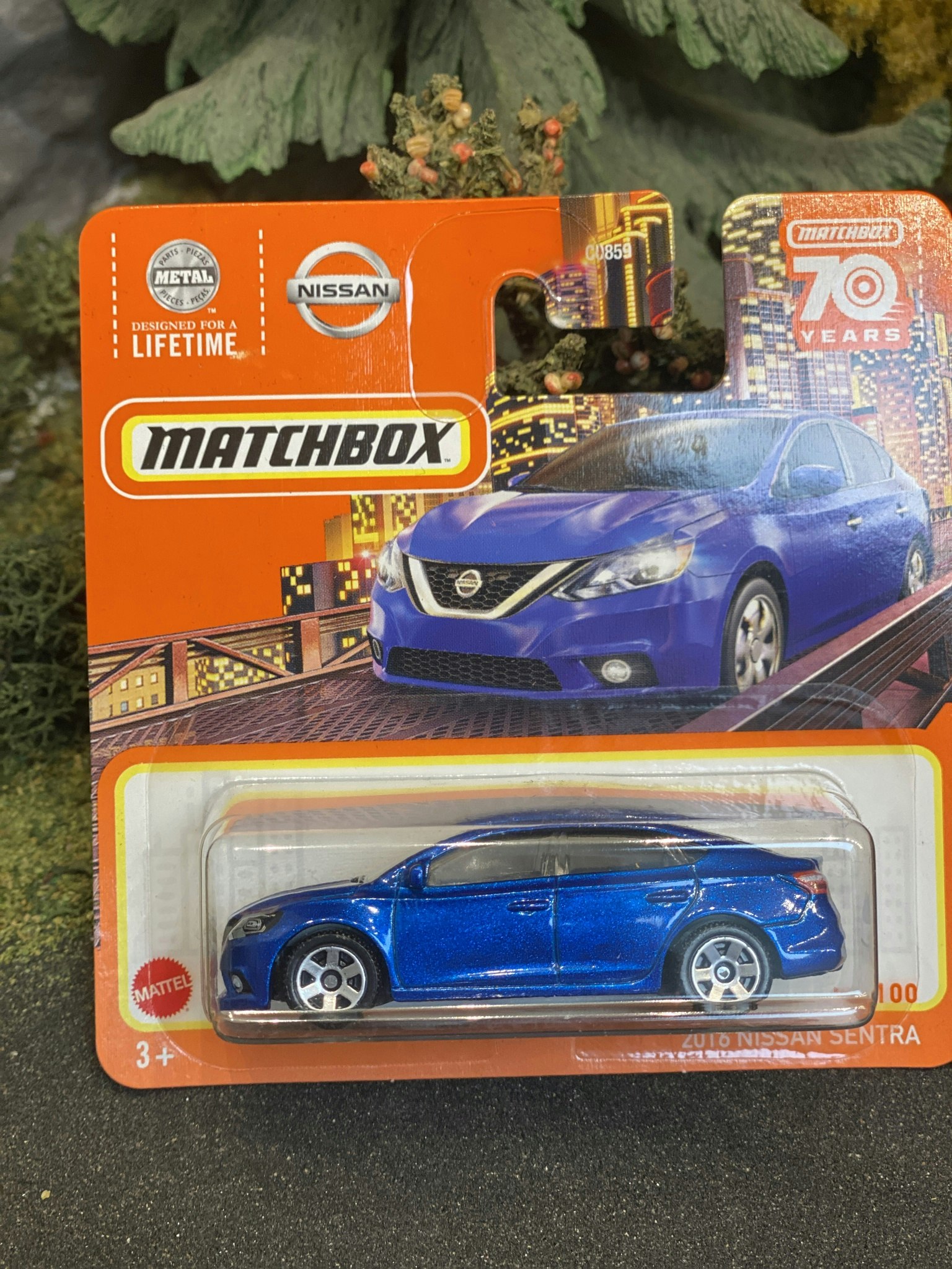 Skala 1/64 MATCHBOX 70 years - Nissan Sentra 2016'