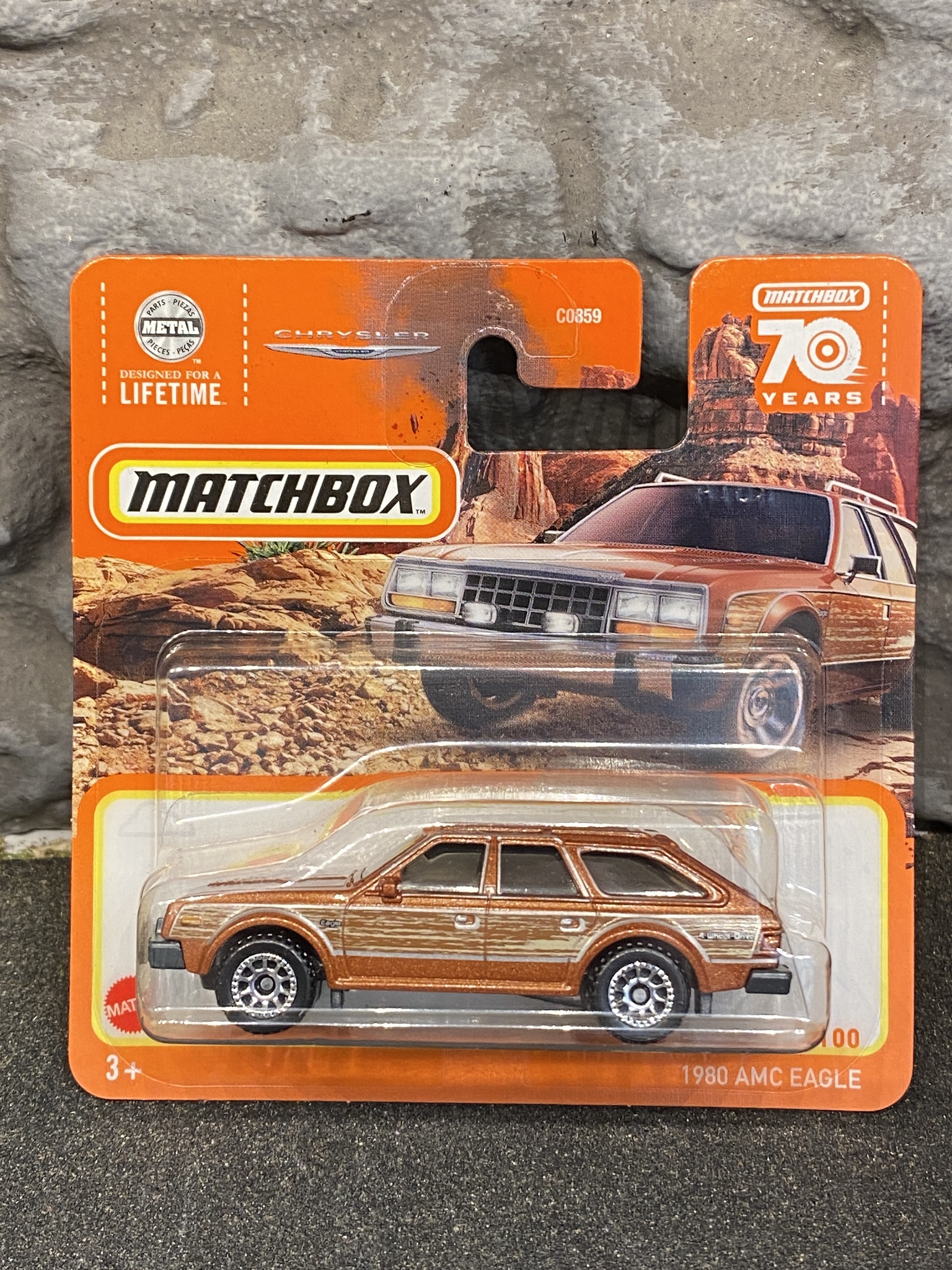 Skala 1/64 Matchbox 70 years - AMC Eagle 1980', brown w wood-imitation on the sides