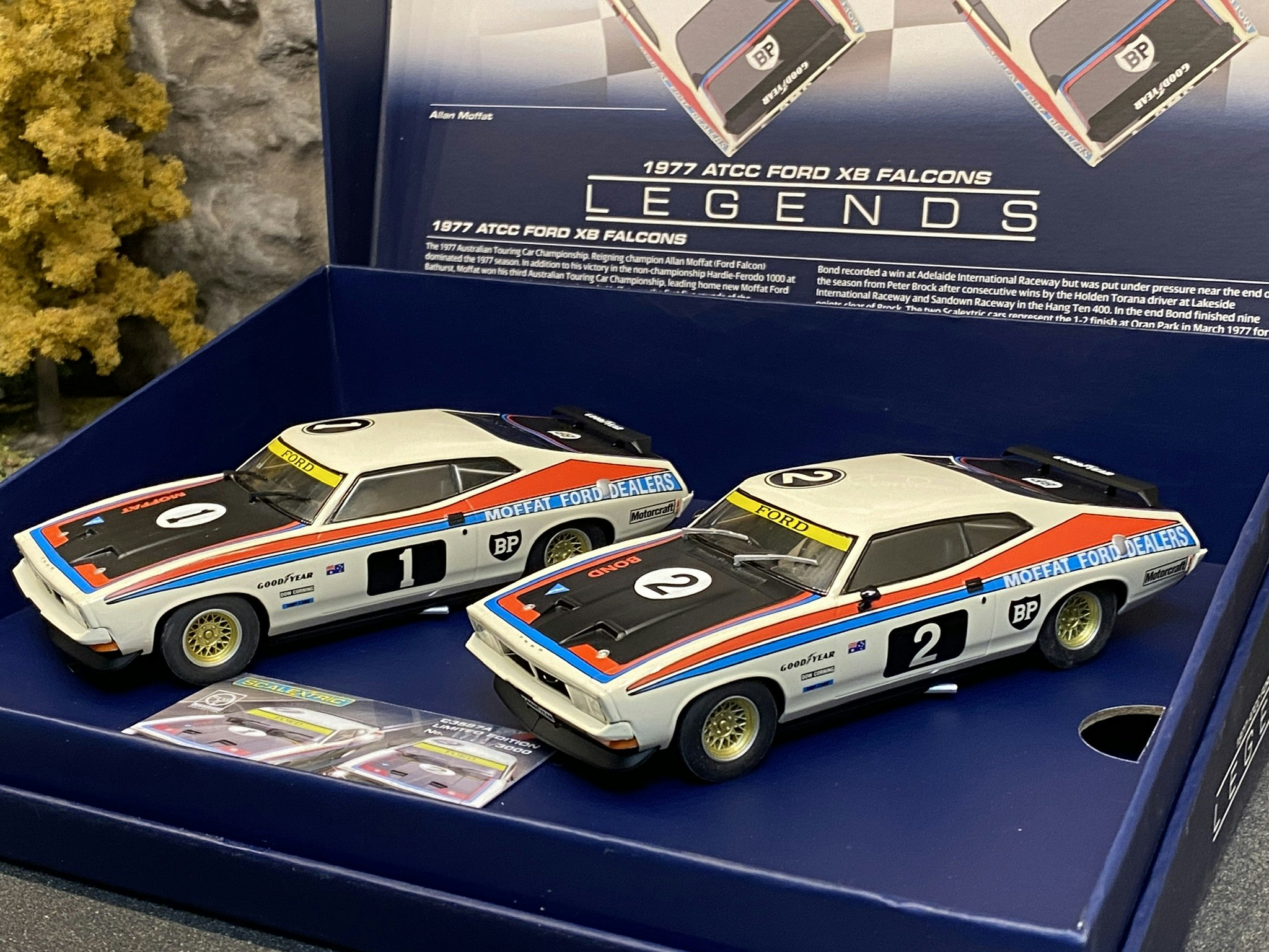 Skala 1/32 1977 ATCC Ford XB Falcons - Legends, Limited Edition fr Scalextric