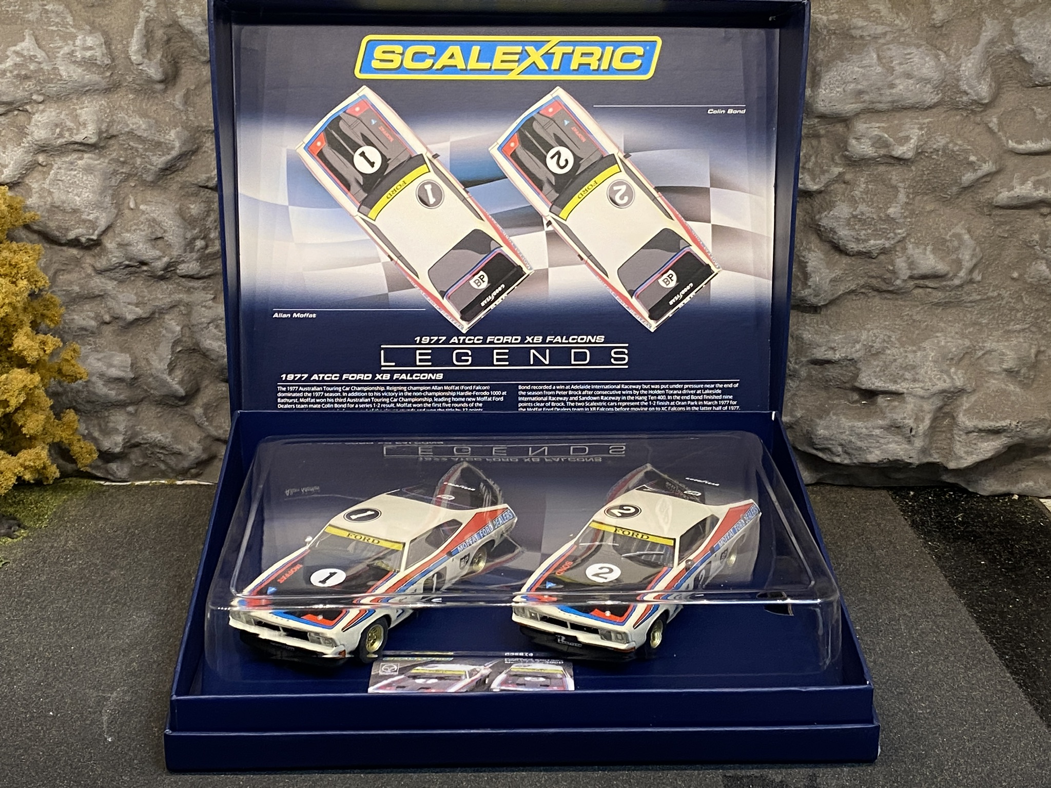 Skala 1/32 1977 ATCC Ford XB Falcons - Legends, Limited Edition fr Scalextric