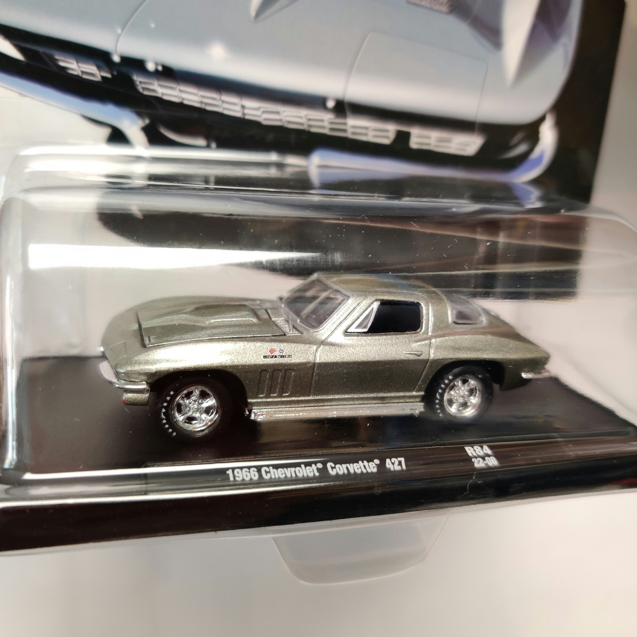 Skala 1/64 Chevrolet Corvette 427 66 "Corvette - STING RAY"' fr M2