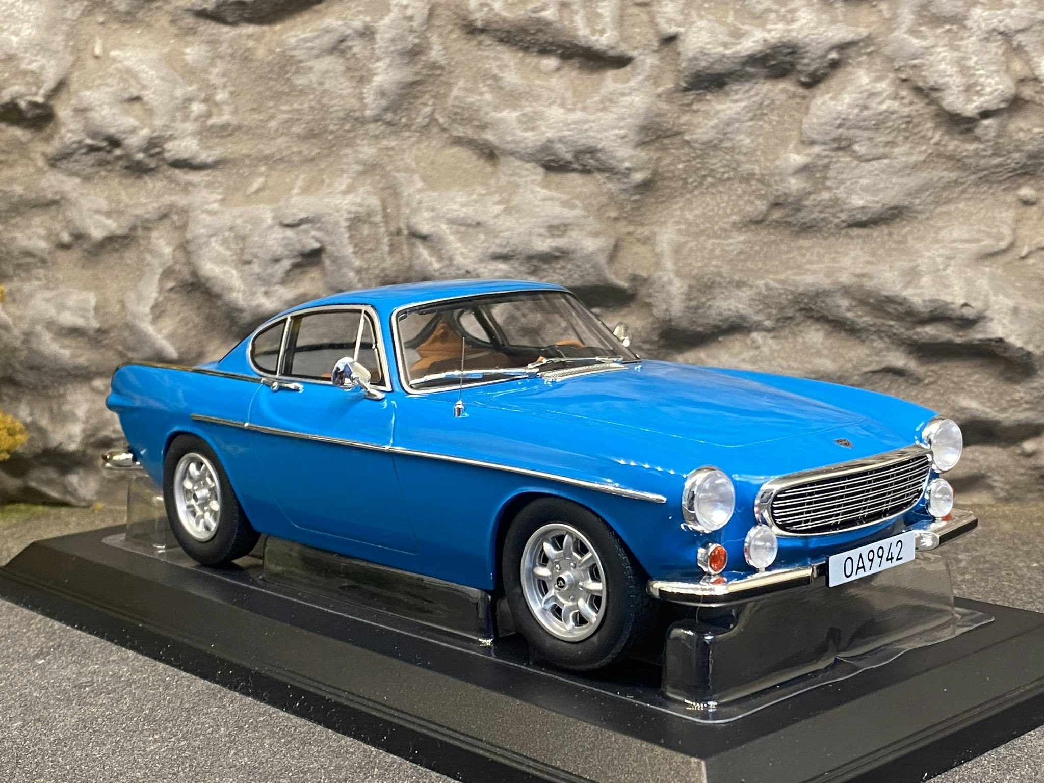 Skala 1/18 Volvo 1800 S 1969 Medium Blue fr Norev