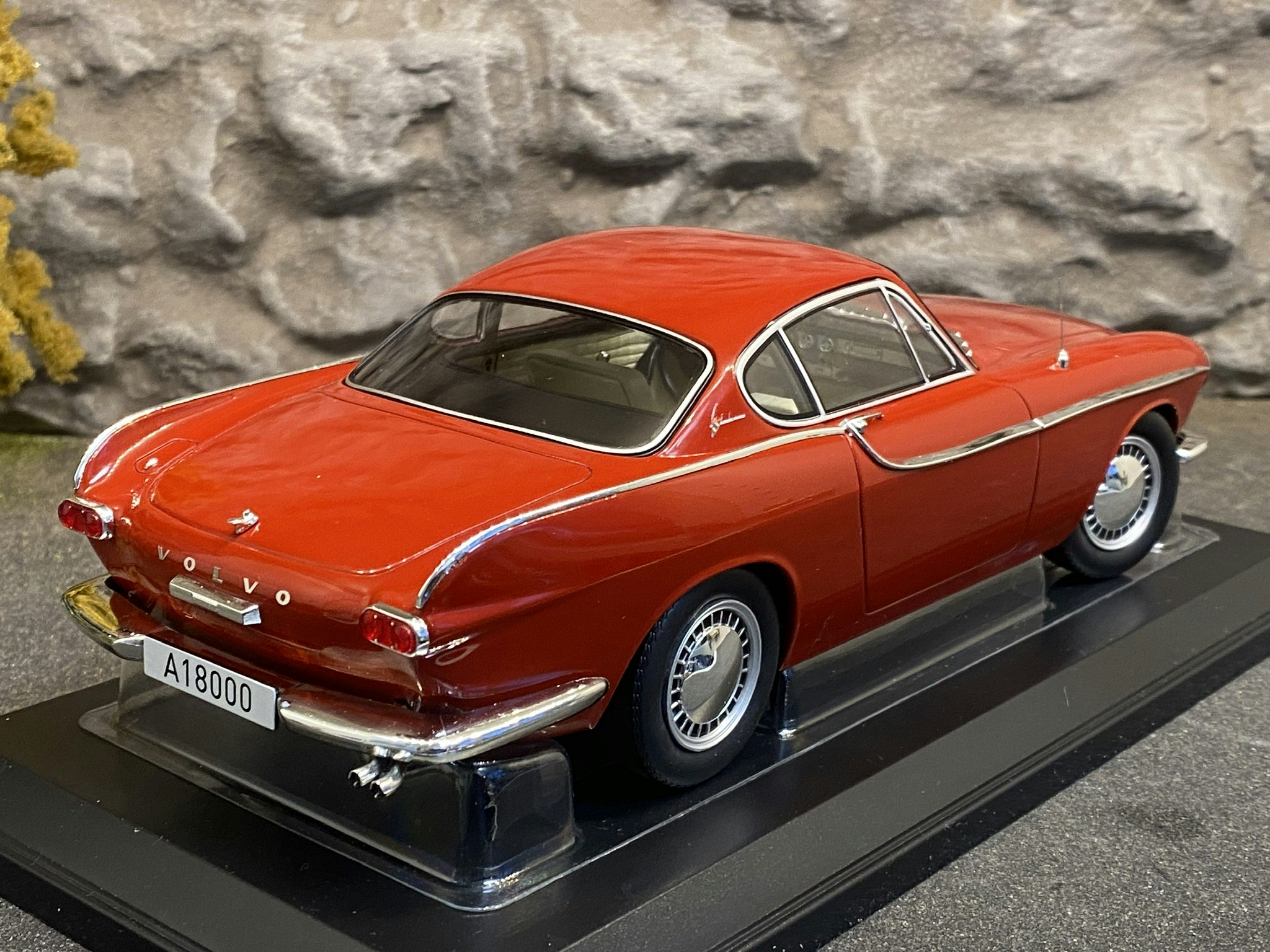 Skala 1/18 Volvo P1800 1961, Red fr Norev